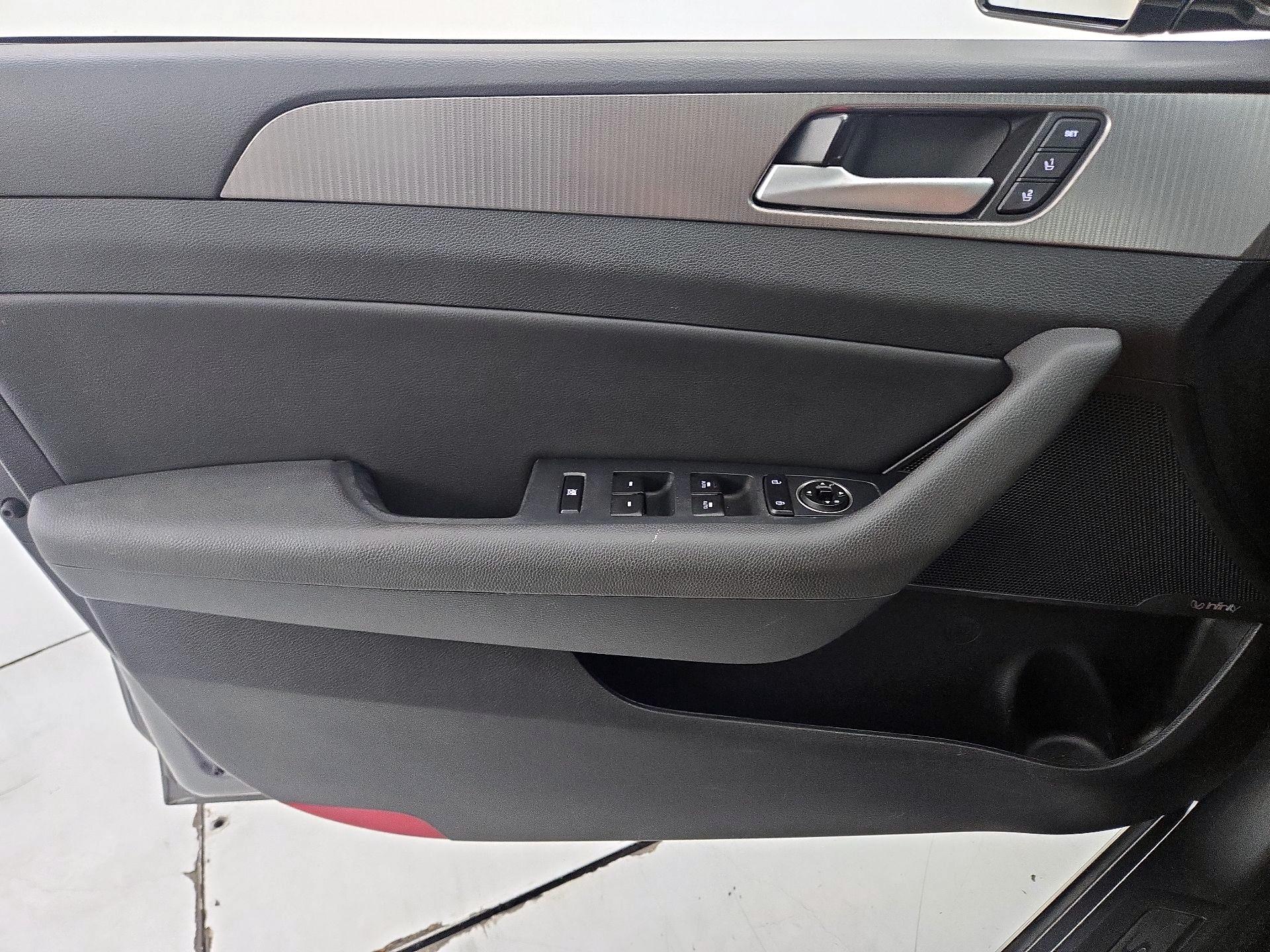 Thumbnail: 2019 Hyundai Sonata - 12