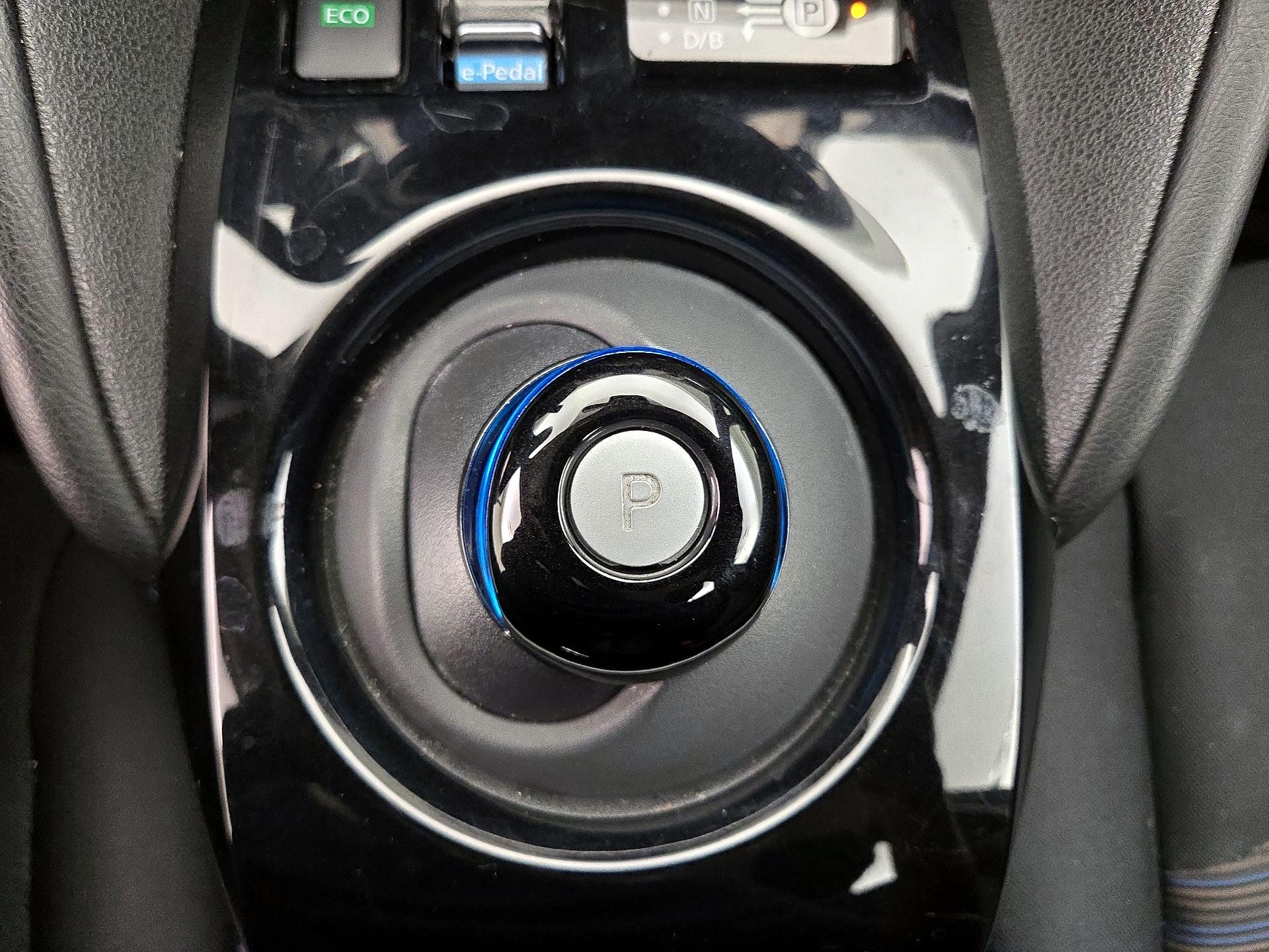 Thumbnail: 2022 Nissan Leaf - 18