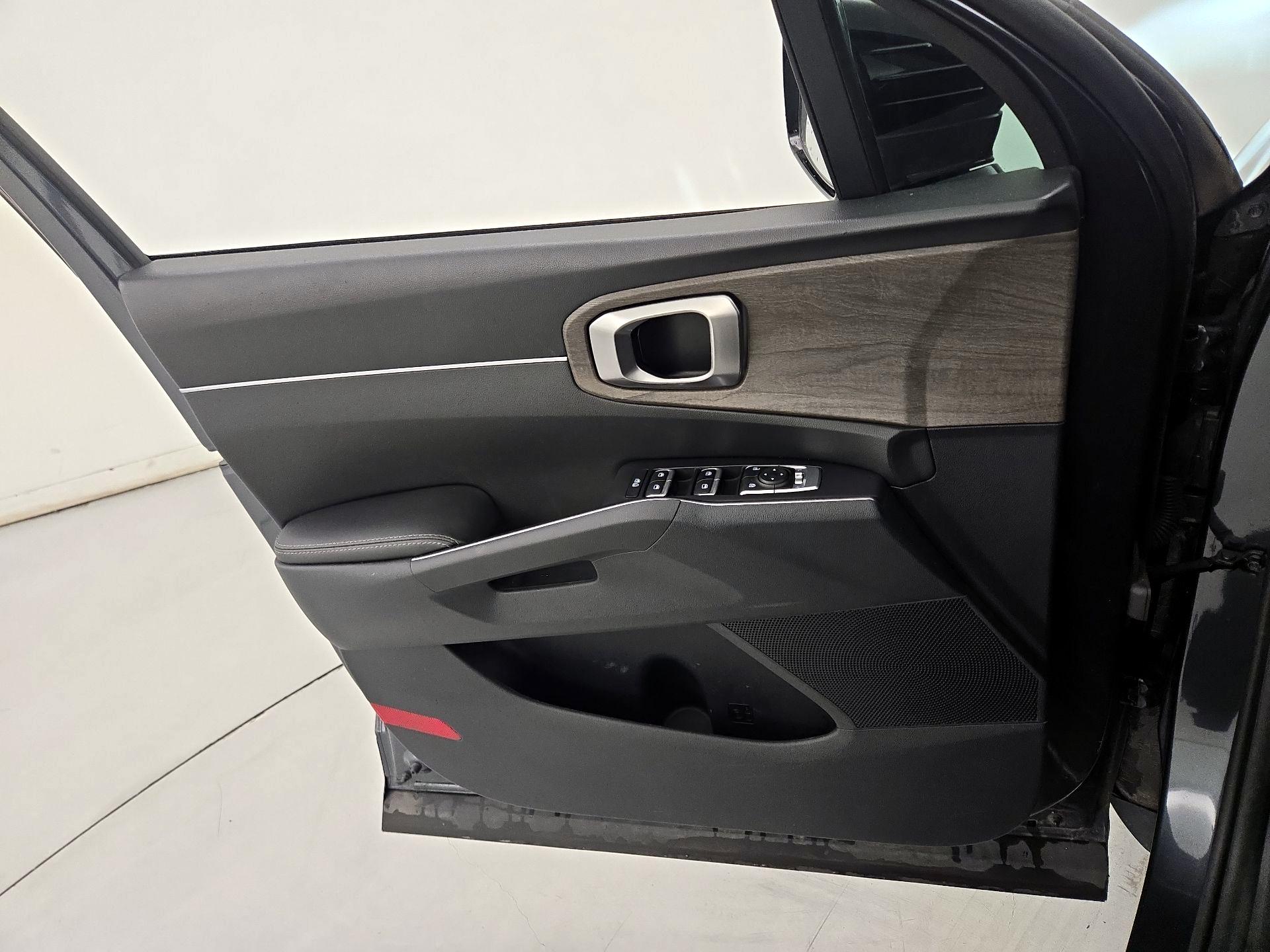 Thumbnail: 2023 Kia Sorento - 12