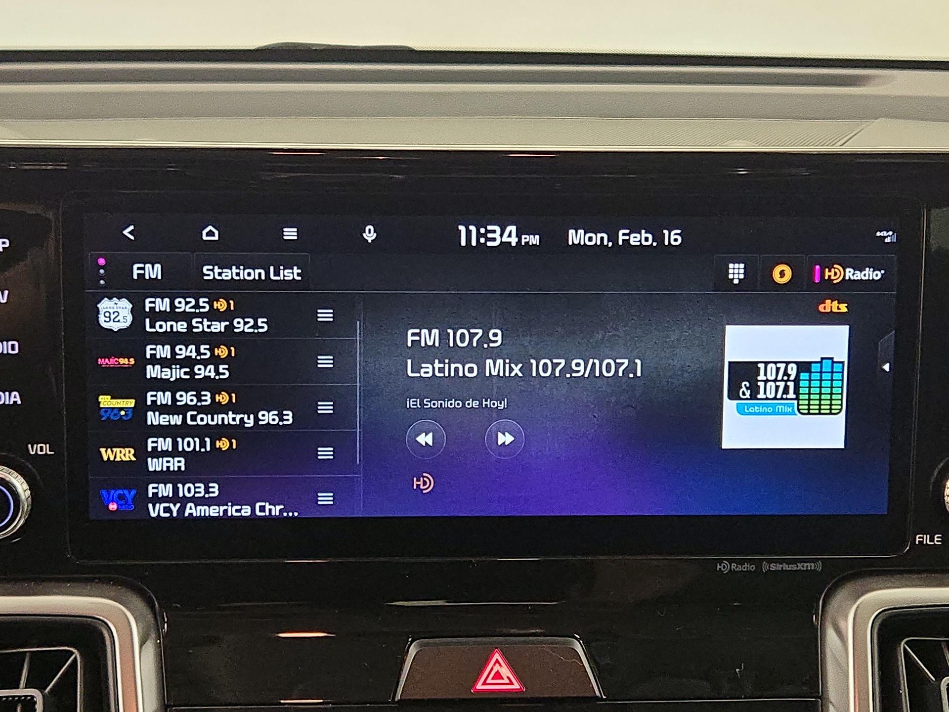 Thumbnail: 2023 Kia Sorento - 16