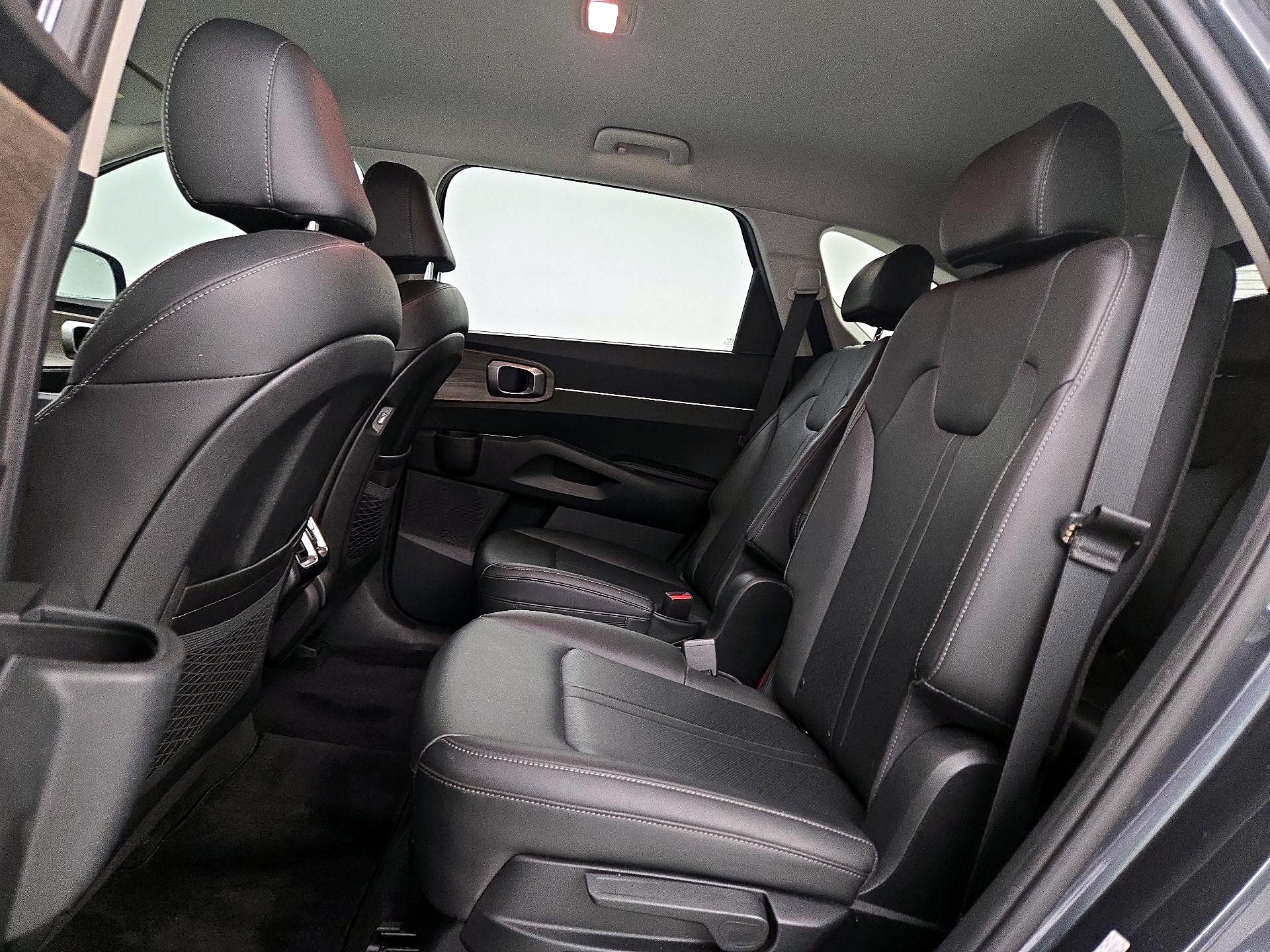 Thumbnail: 2023 Kia Sorento - 20