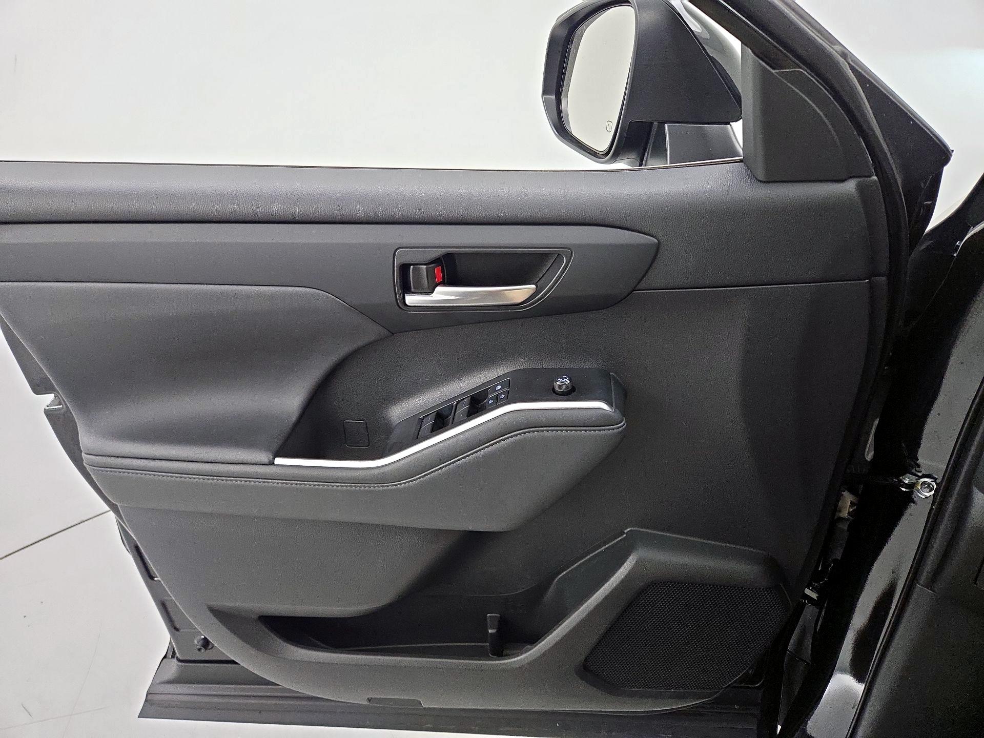 Thumbnail: 2021 Toyota Highlander - 12