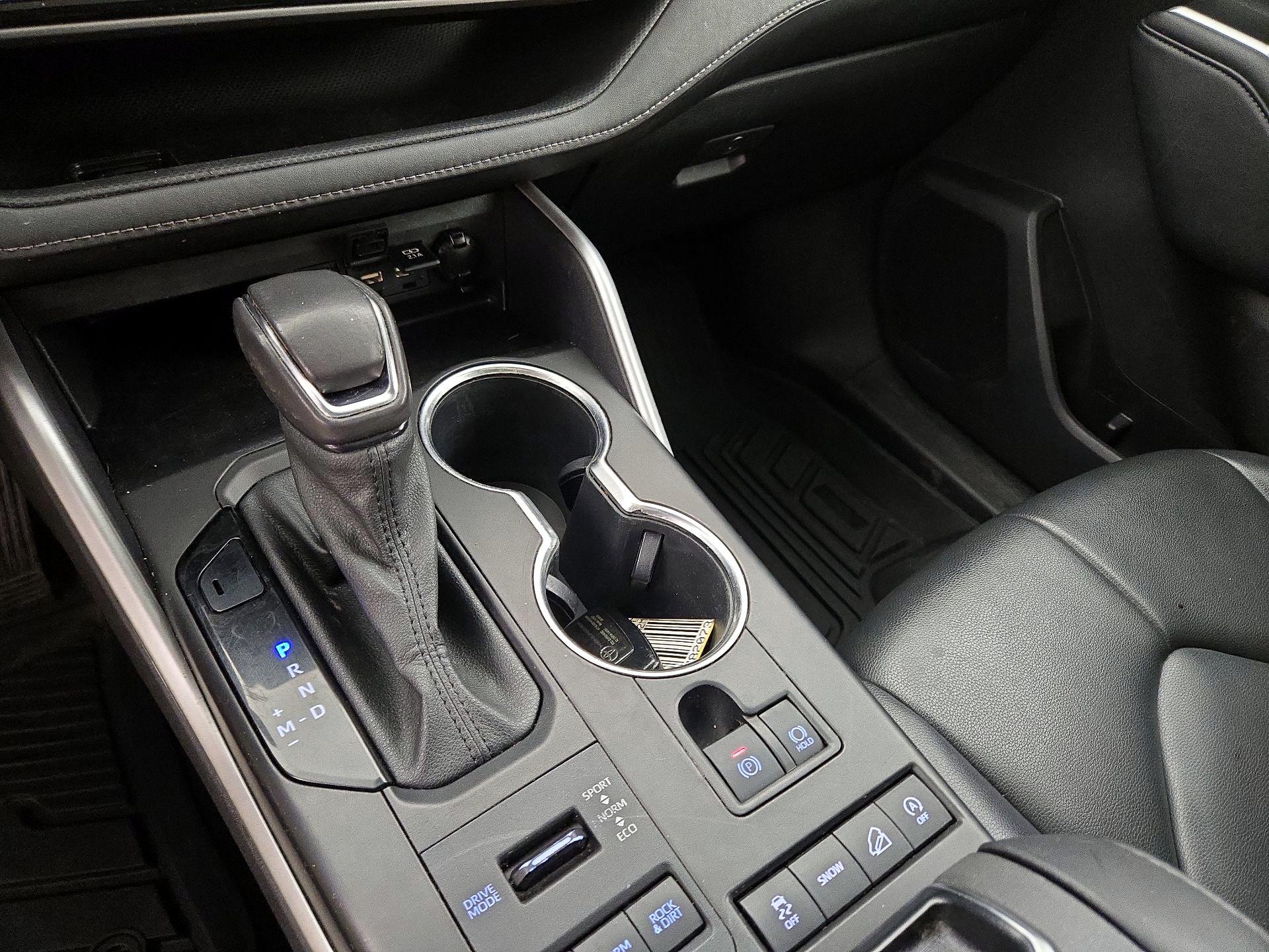 Thumbnail: 2021 Toyota Highlander - 17