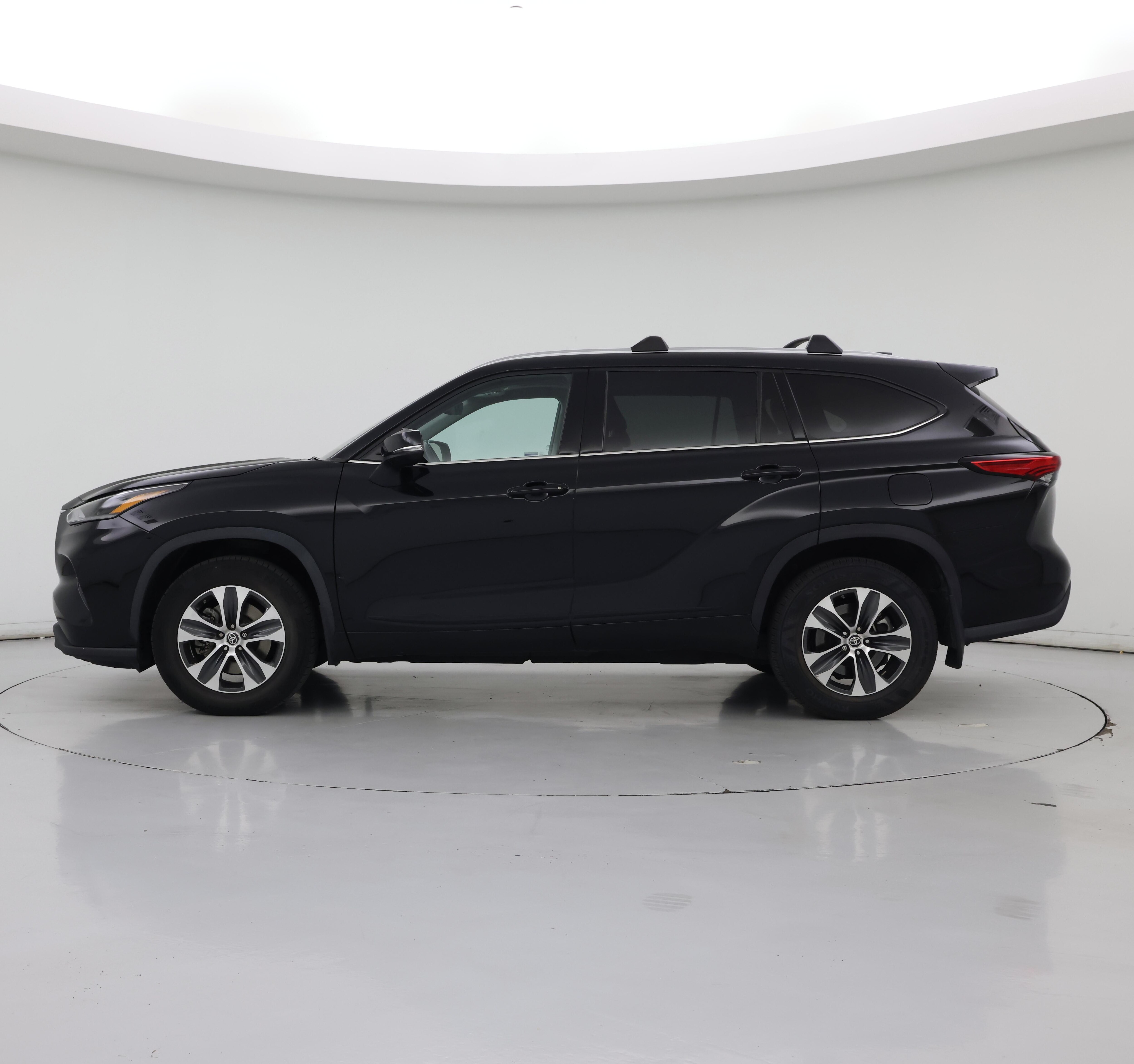 Thumbnail: 2021 Toyota Highlander - 3
