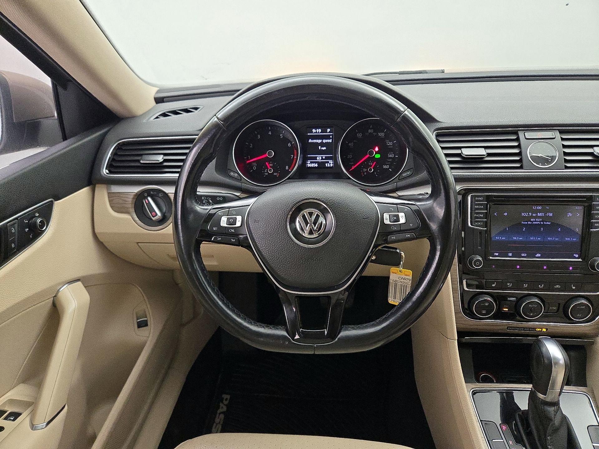 Thumbnail: 2016 Volkswagen Passat - 10