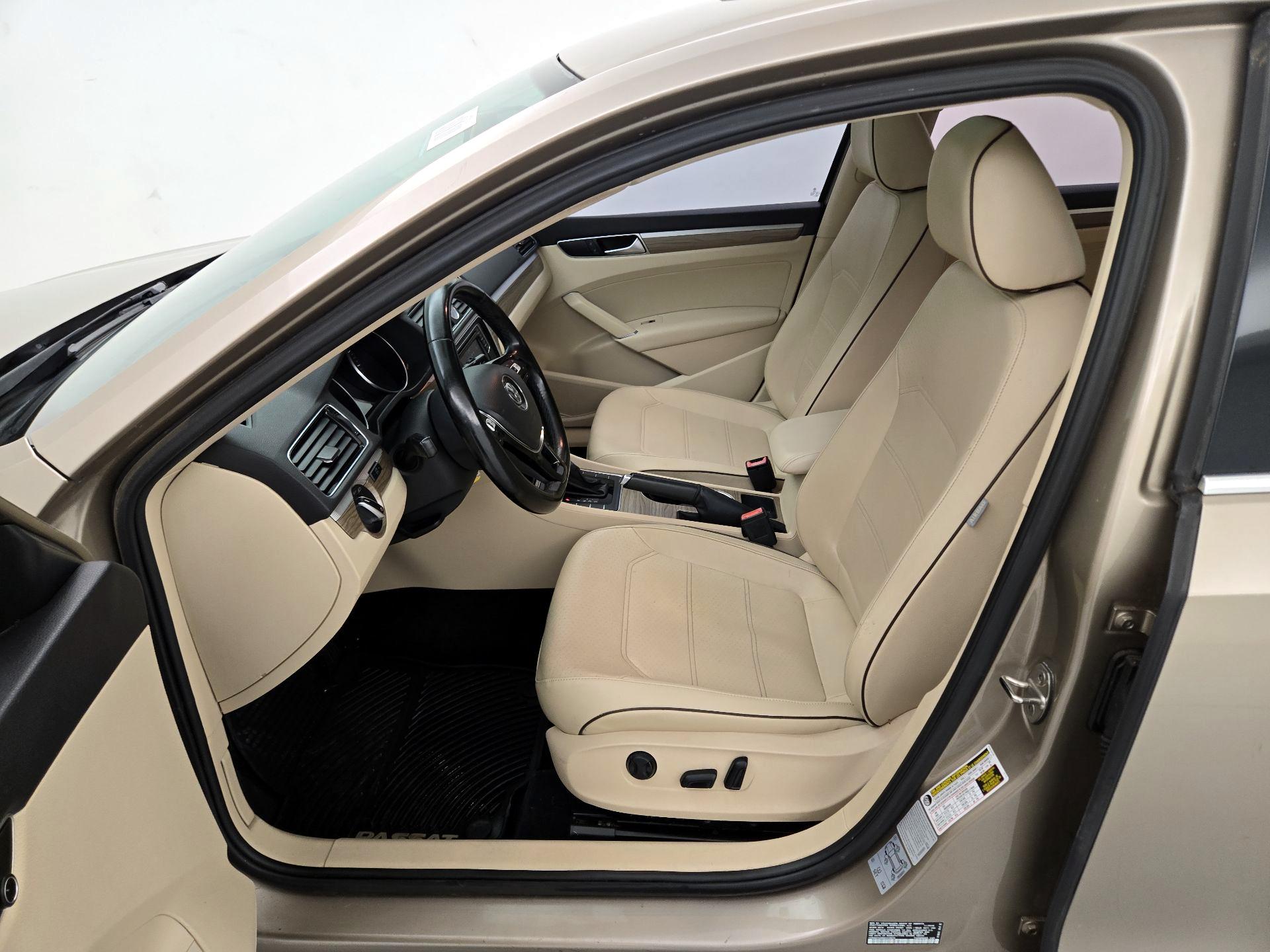 Thumbnail: 2016 Volkswagen Passat - 11