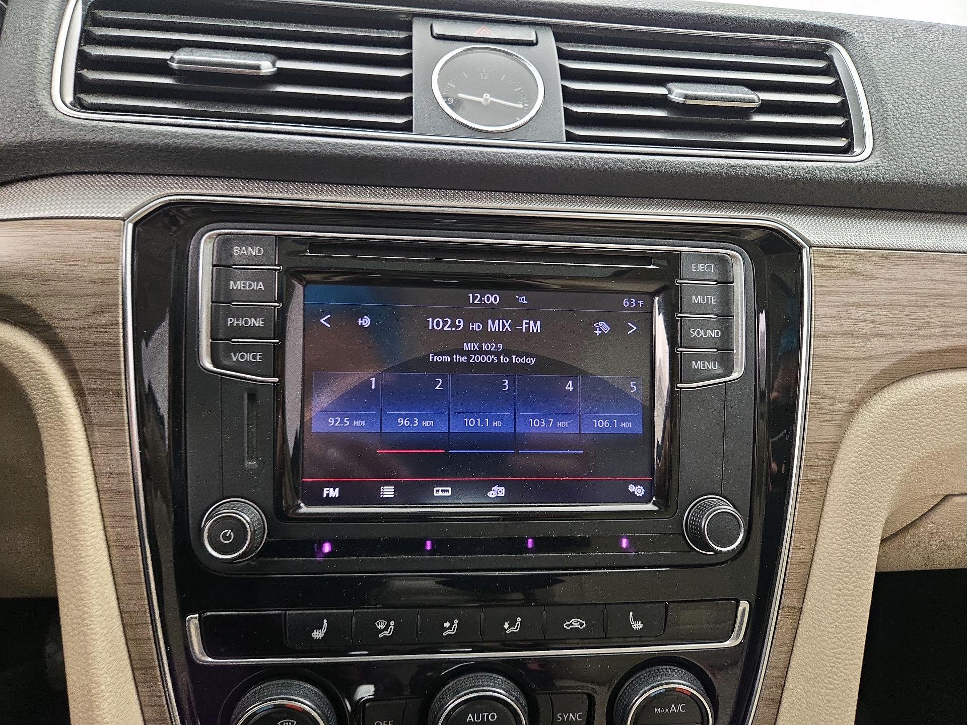 Thumbnail: 2016 Volkswagen Passat - 15