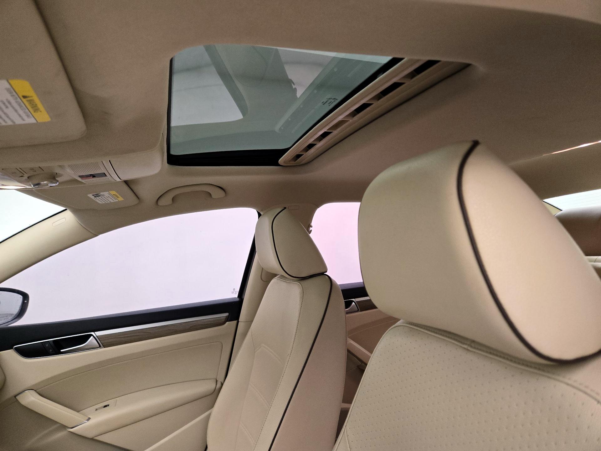 Thumbnail: 2016 Volkswagen Passat - 19