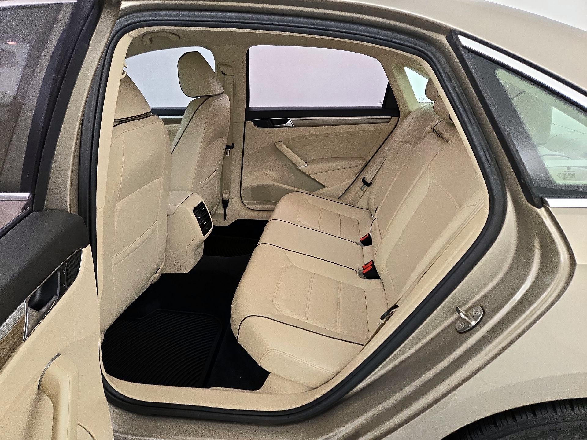 Thumbnail: 2016 Volkswagen Passat - 20