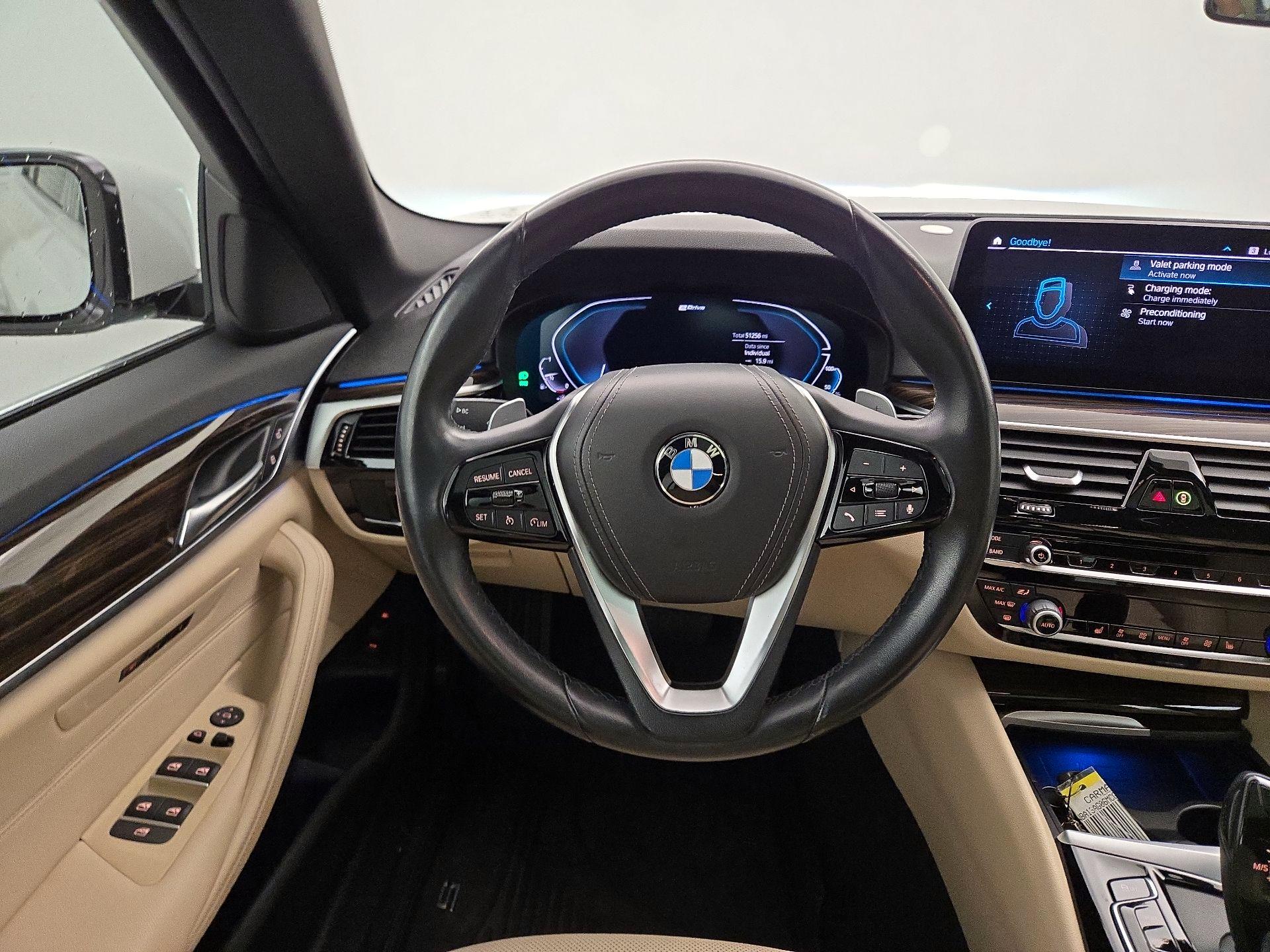 Thumbnail: 2021 BMW 5 Series - 10