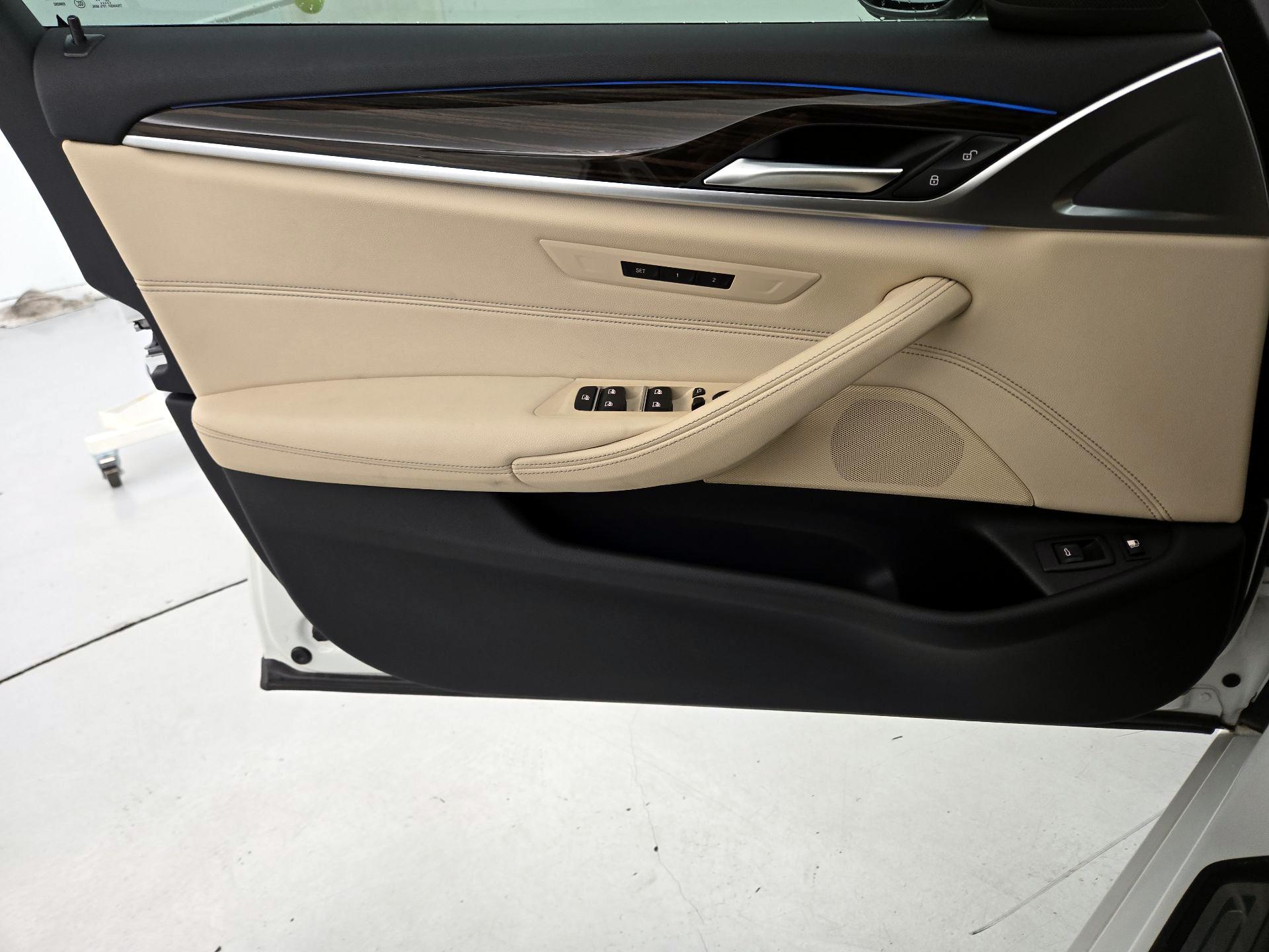 Thumbnail: 2021 BMW 5 Series - 12