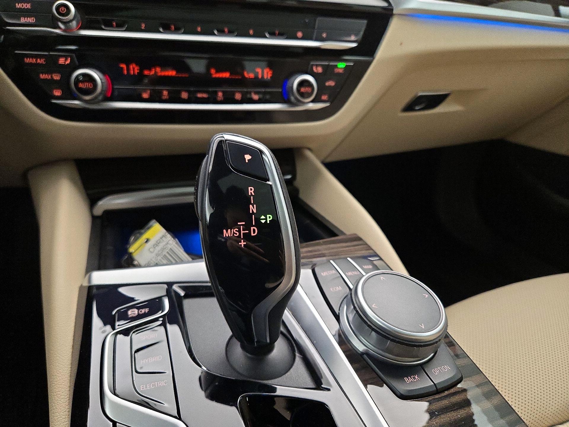 Thumbnail: 2021 BMW 5 Series - 18