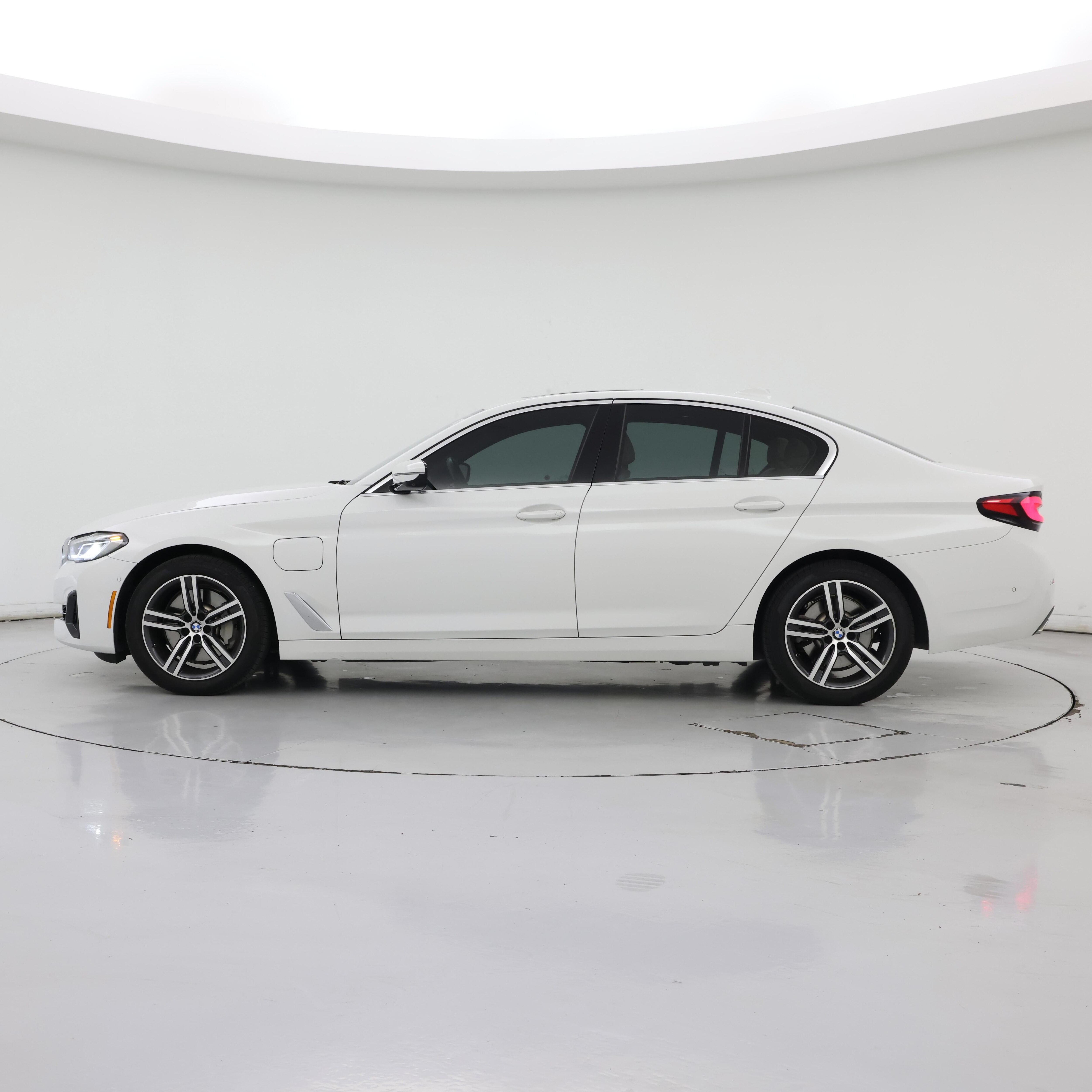 Thumbnail: 2021 BMW 5 Series - 3