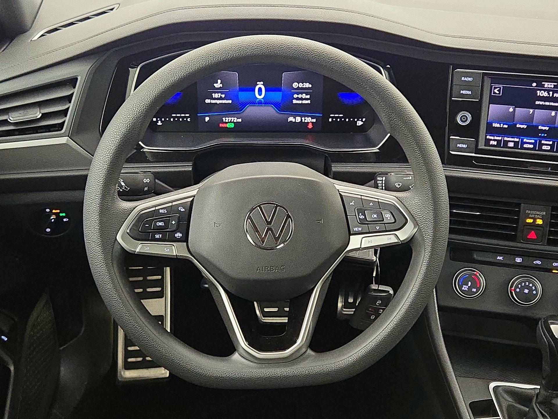 Thumbnail: 2023 Volkswagen Jetta - 10