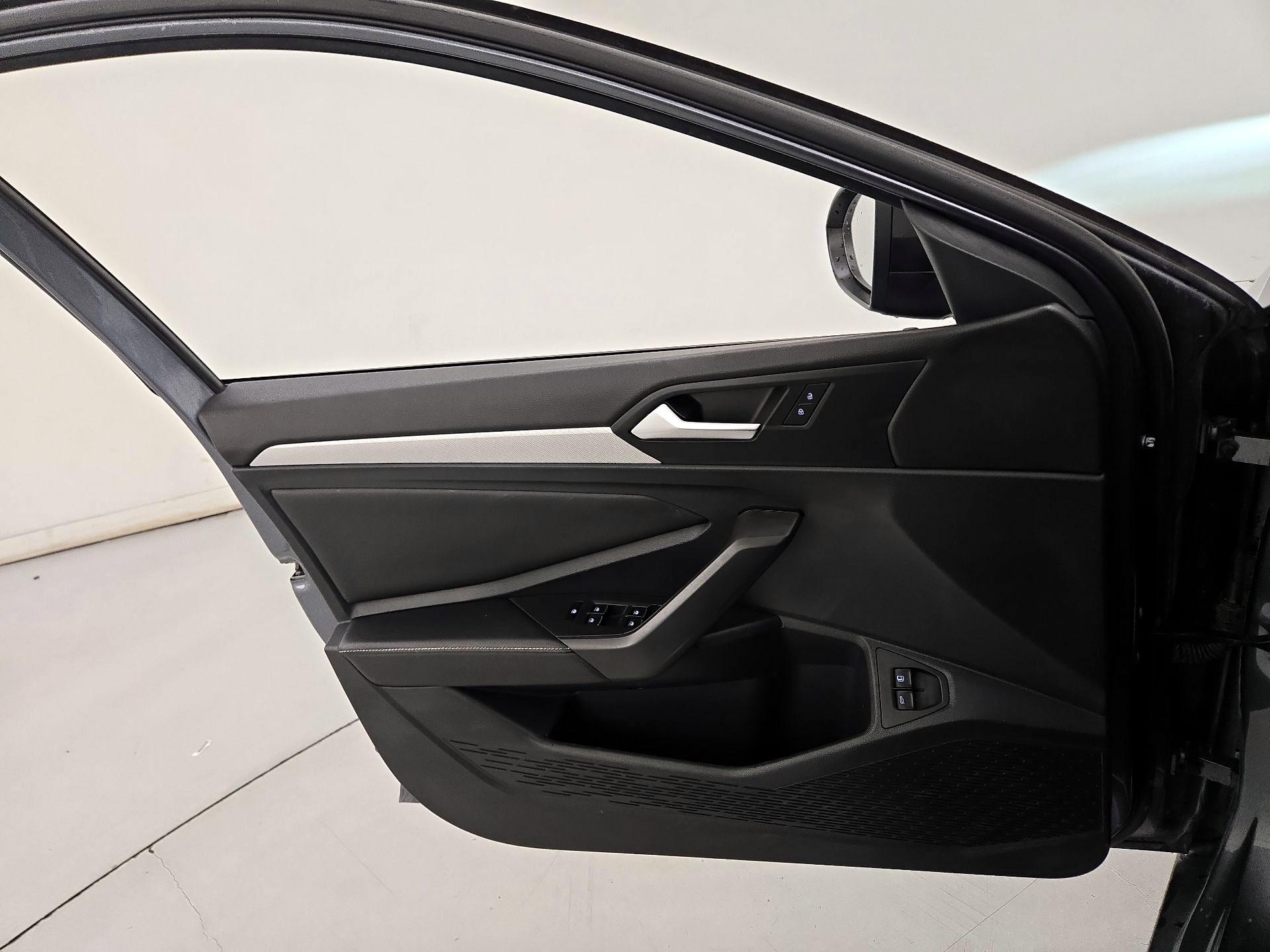 Thumbnail: 2023 Volkswagen Jetta - 12