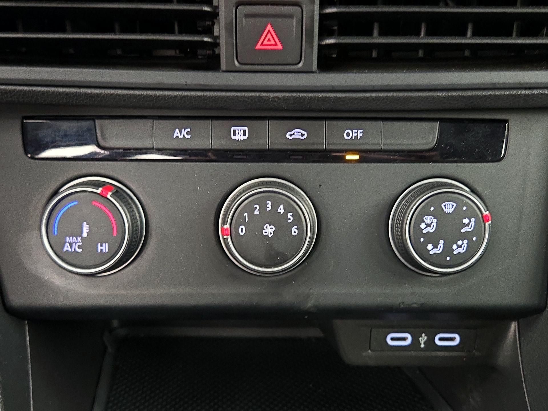 Thumbnail: 2023 Volkswagen Jetta - 16