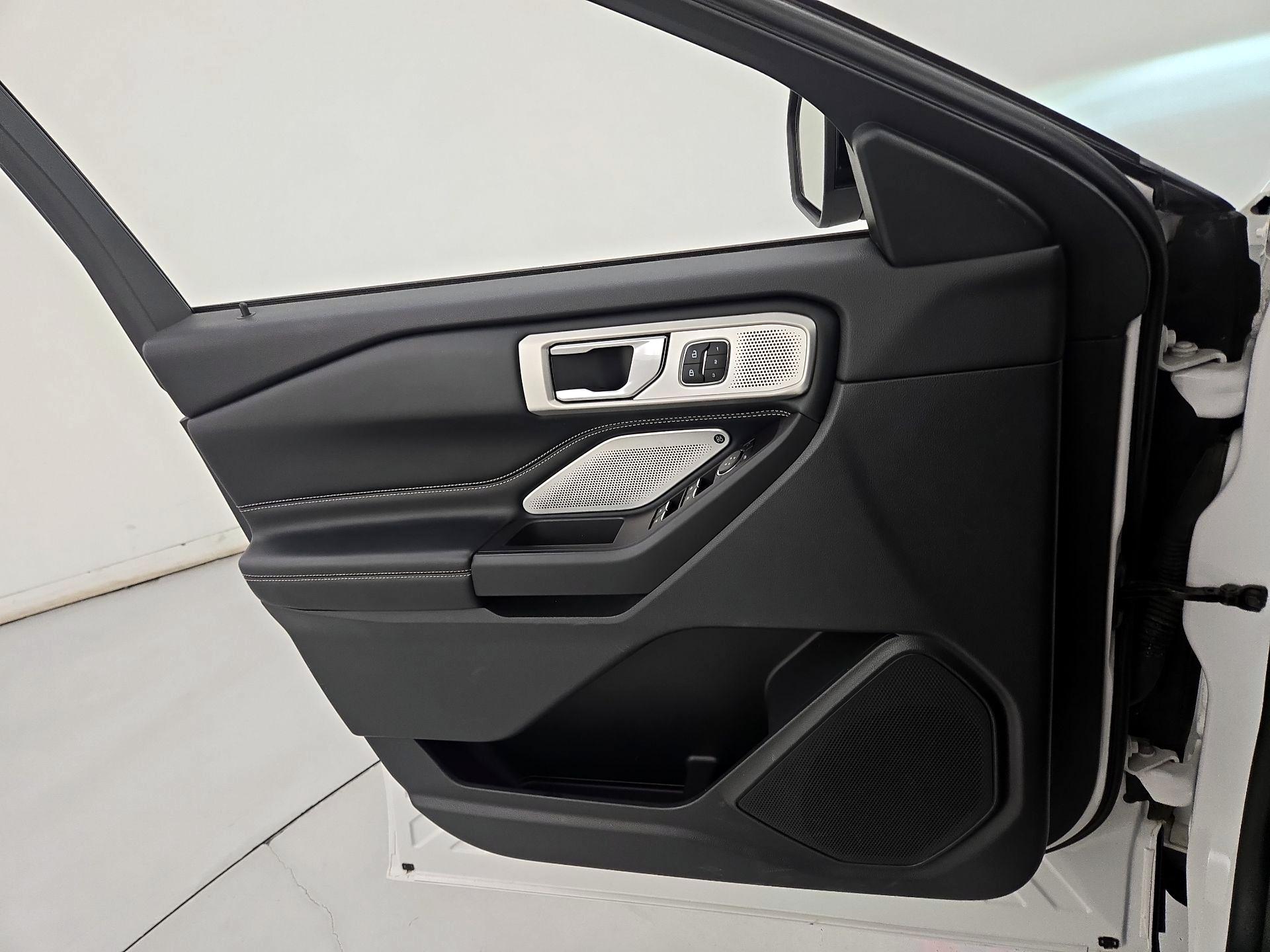 Thumbnail: 2020 Ford Explorer - 12