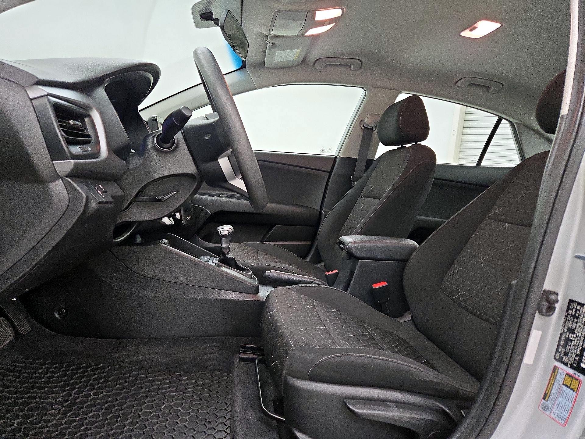 Thumbnail: 2019 Kia Rio - 11