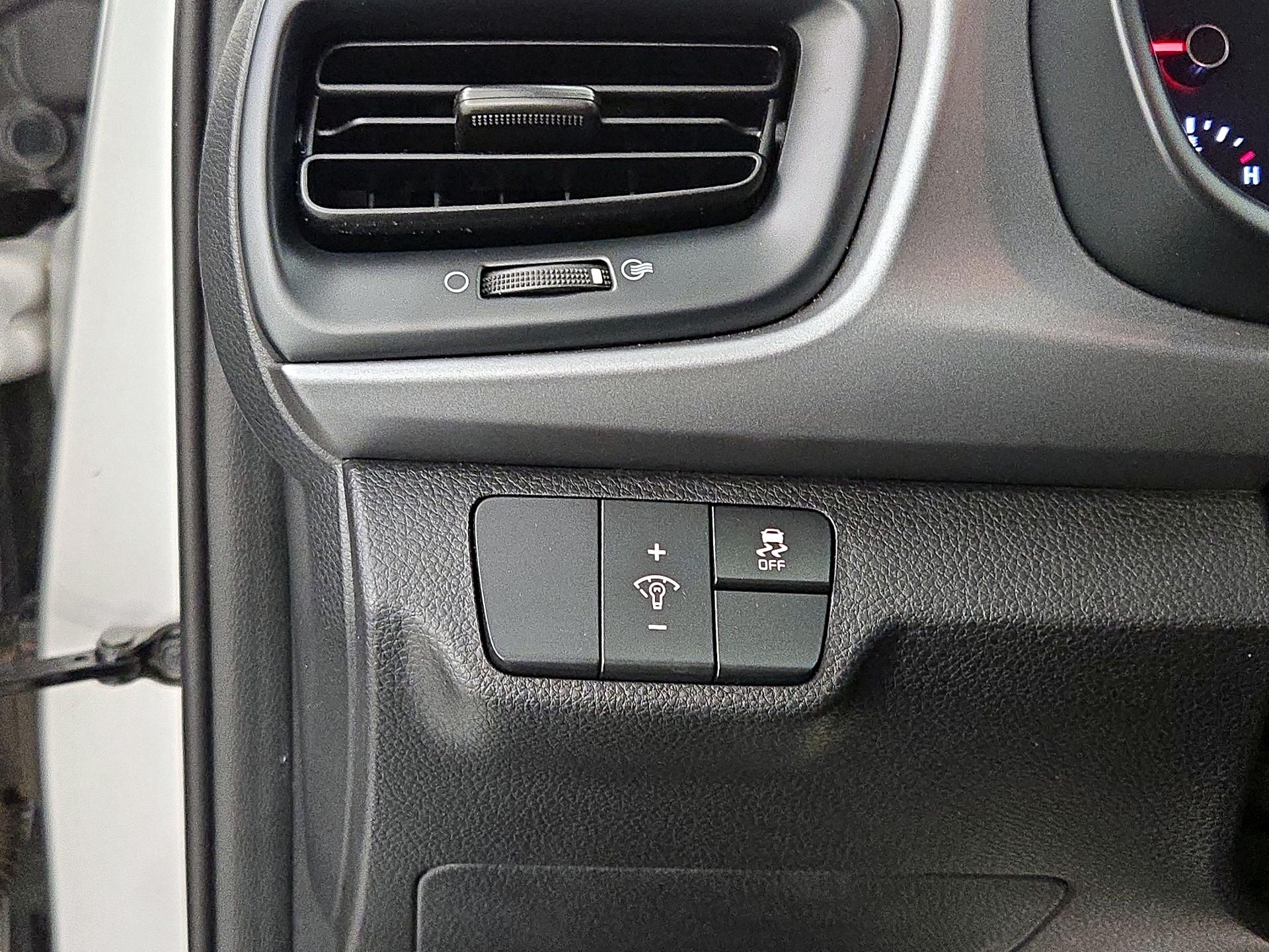 Thumbnail: 2019 Kia Rio - 13