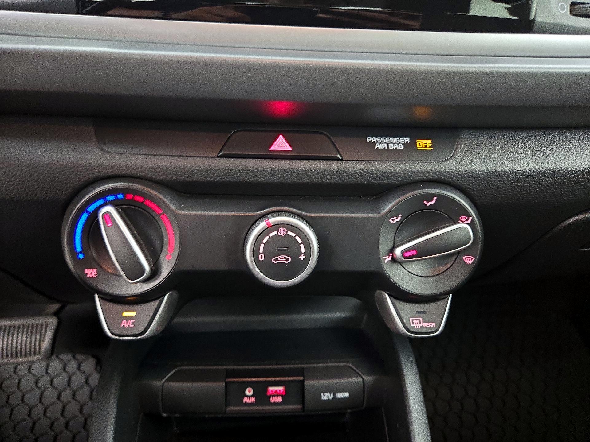 Thumbnail: 2019 Kia Rio - 16