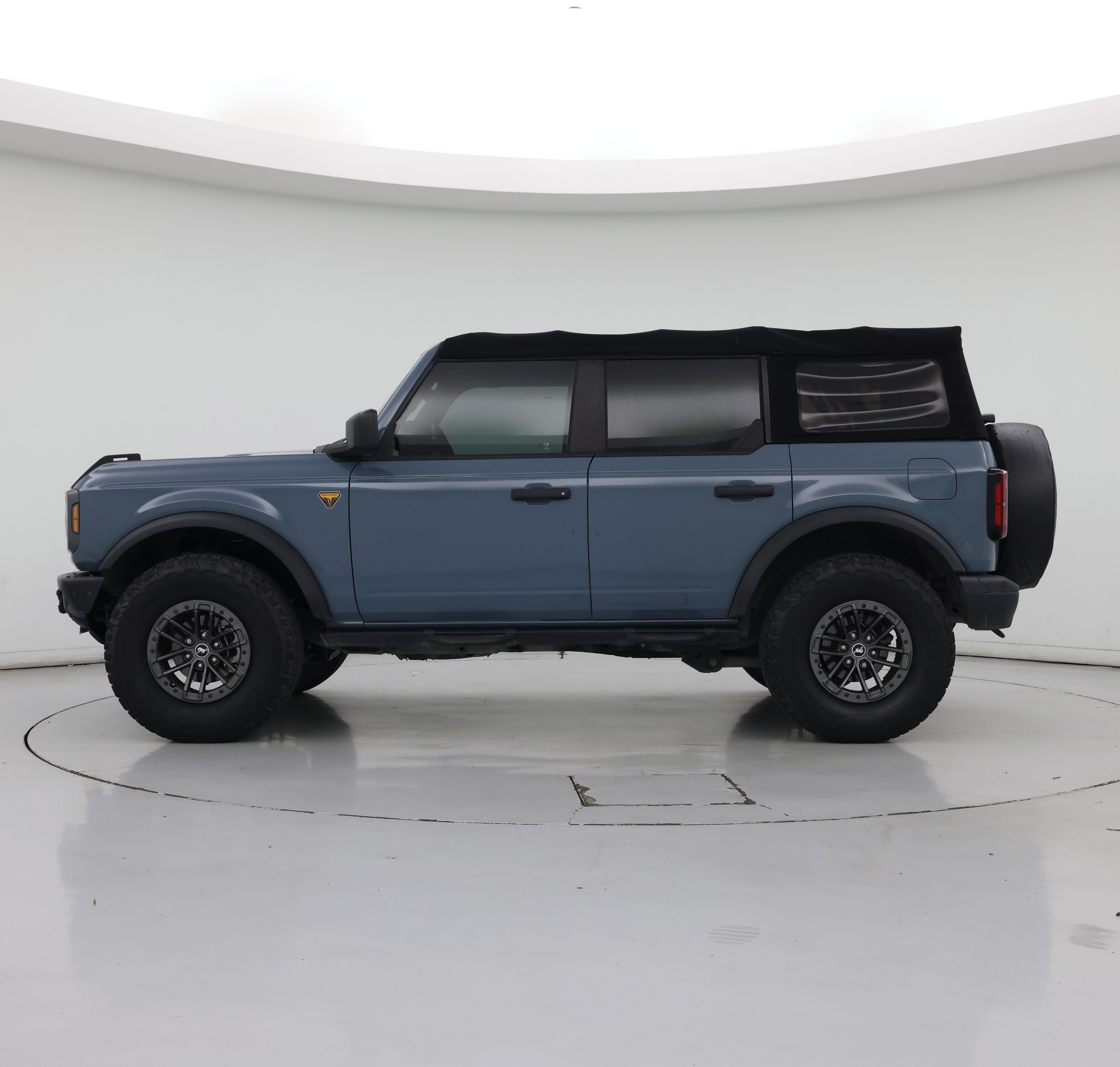 Thumbnail: 2021 Ford Bronco - 3