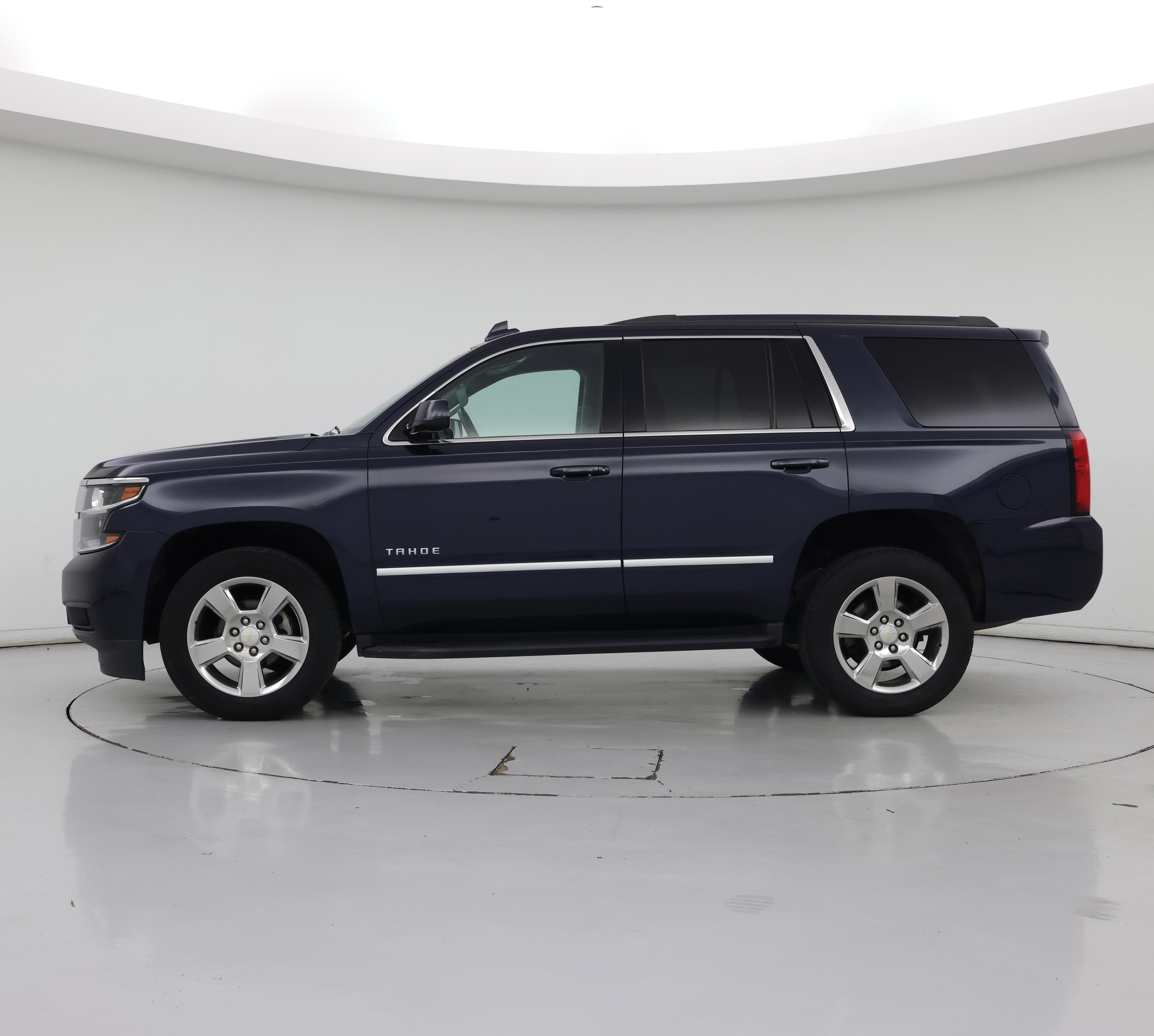 Thumbnail: 2019 Chevrolet Tahoe - 3