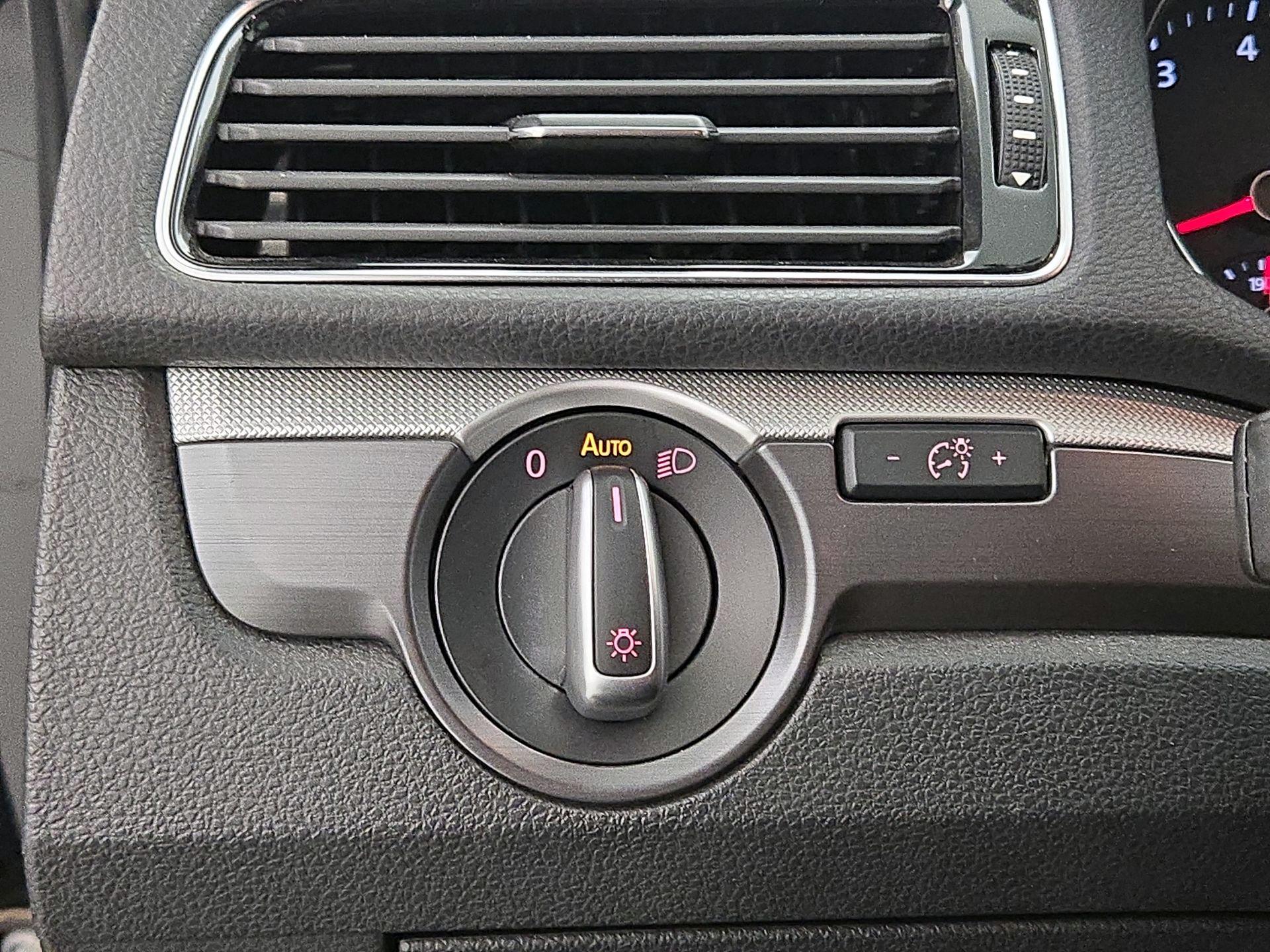 Thumbnail: 2018 Volkswagen Passat - 13