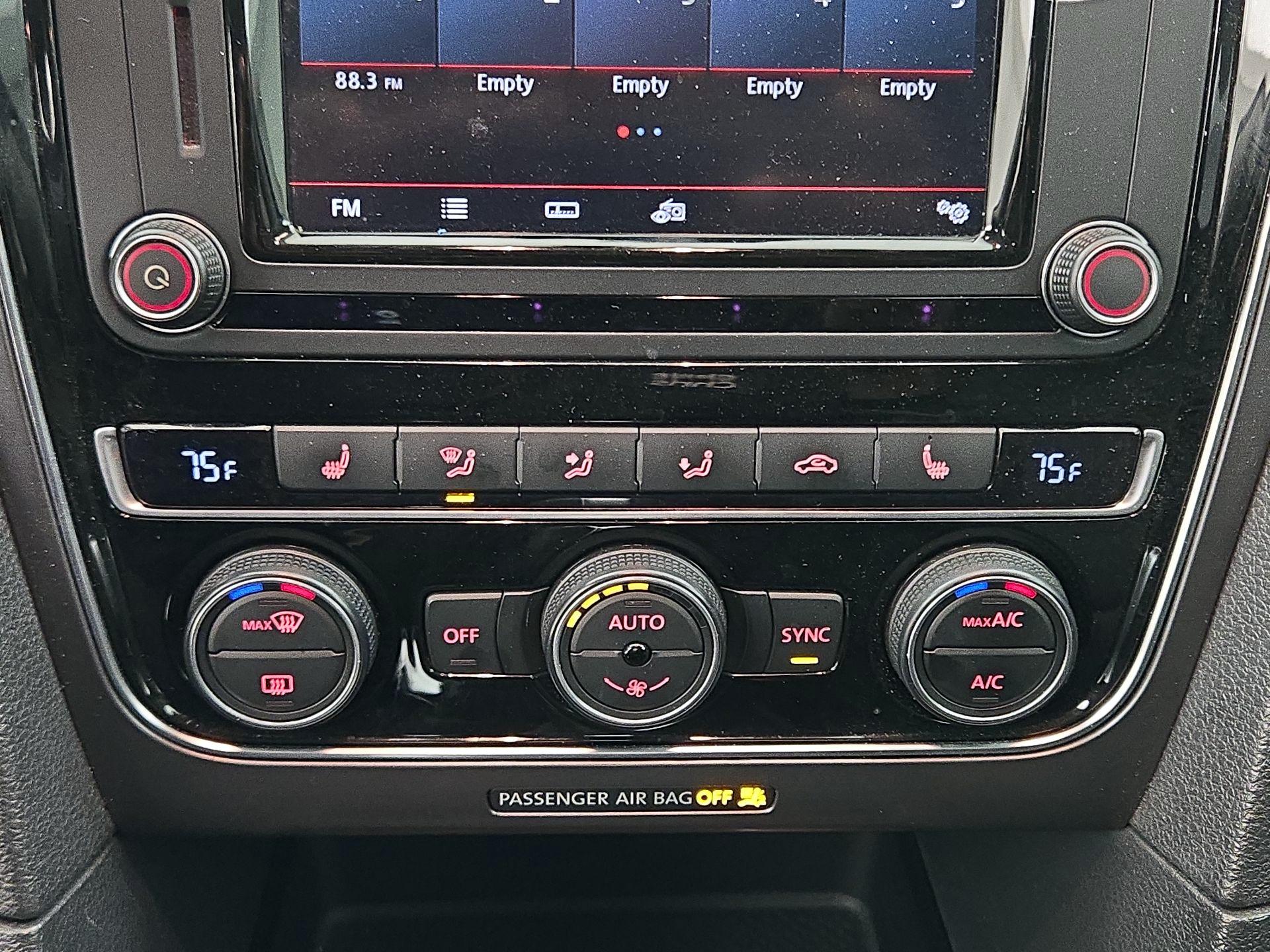 Thumbnail: 2018 Volkswagen Passat - 16