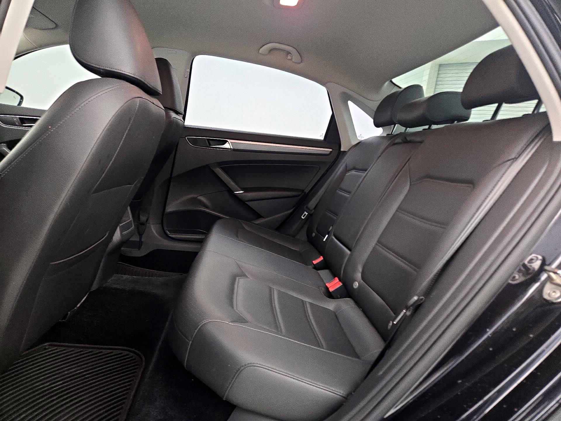 Thumbnail: 2018 Volkswagen Passat - 19