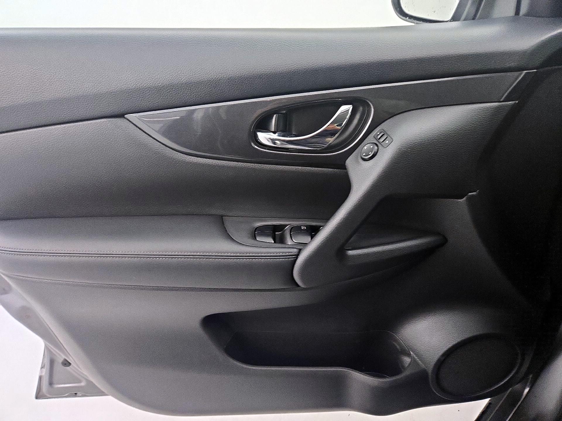 Thumbnail: 2019 Nissan Rogue - 12