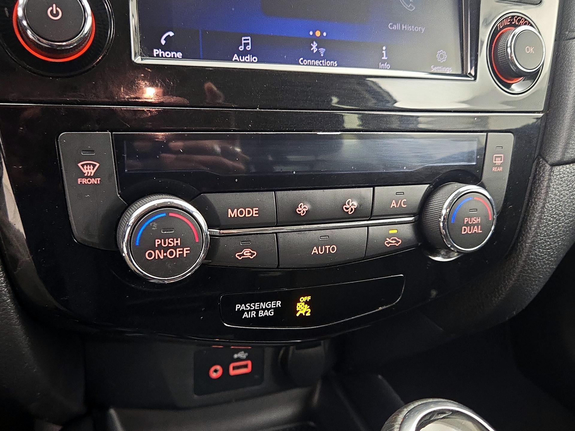 Thumbnail: 2019 Nissan Rogue - 16