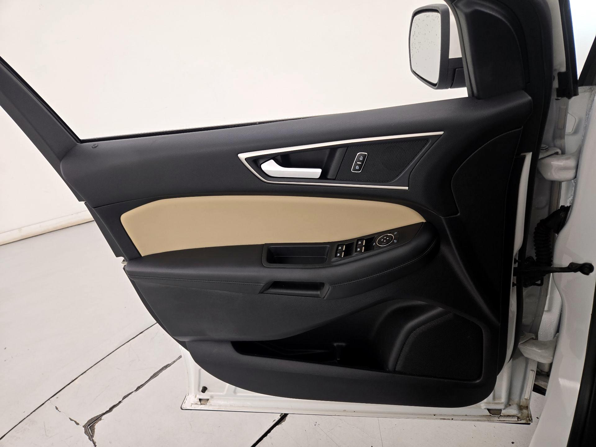 Thumbnail: 2020 Ford Edge - 12