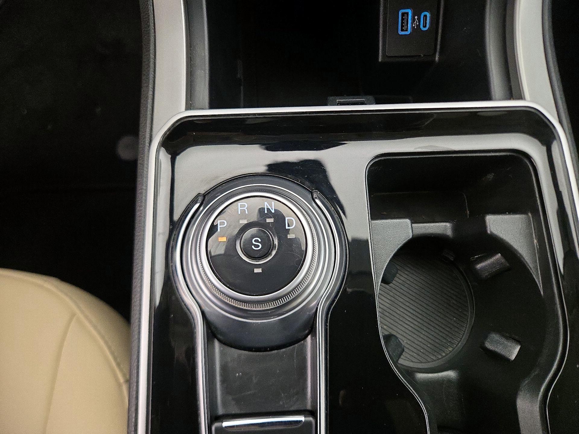 Thumbnail: 2020 Ford Edge - 18