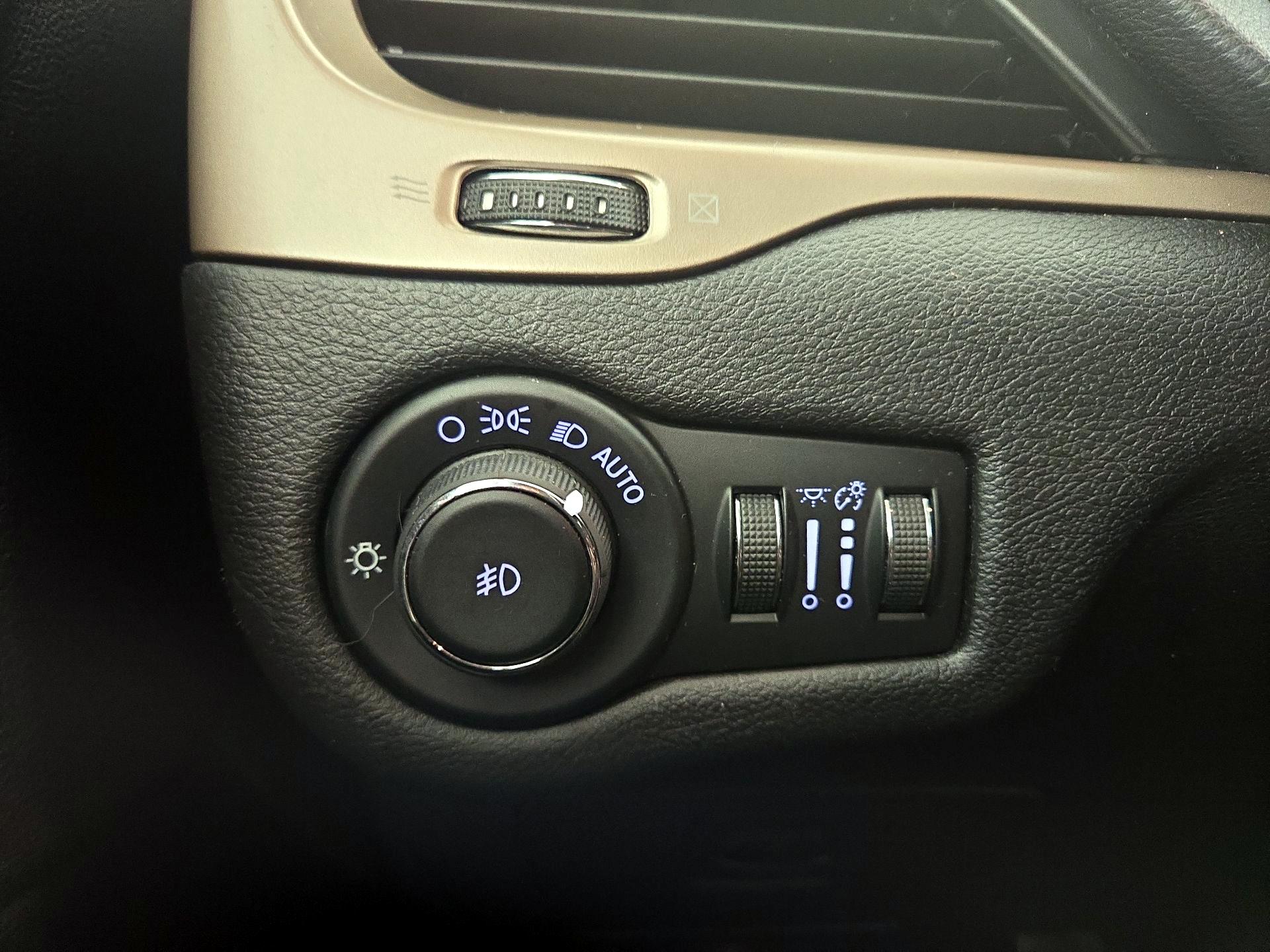 Thumbnail: 2017 Jeep Cherokee - 13