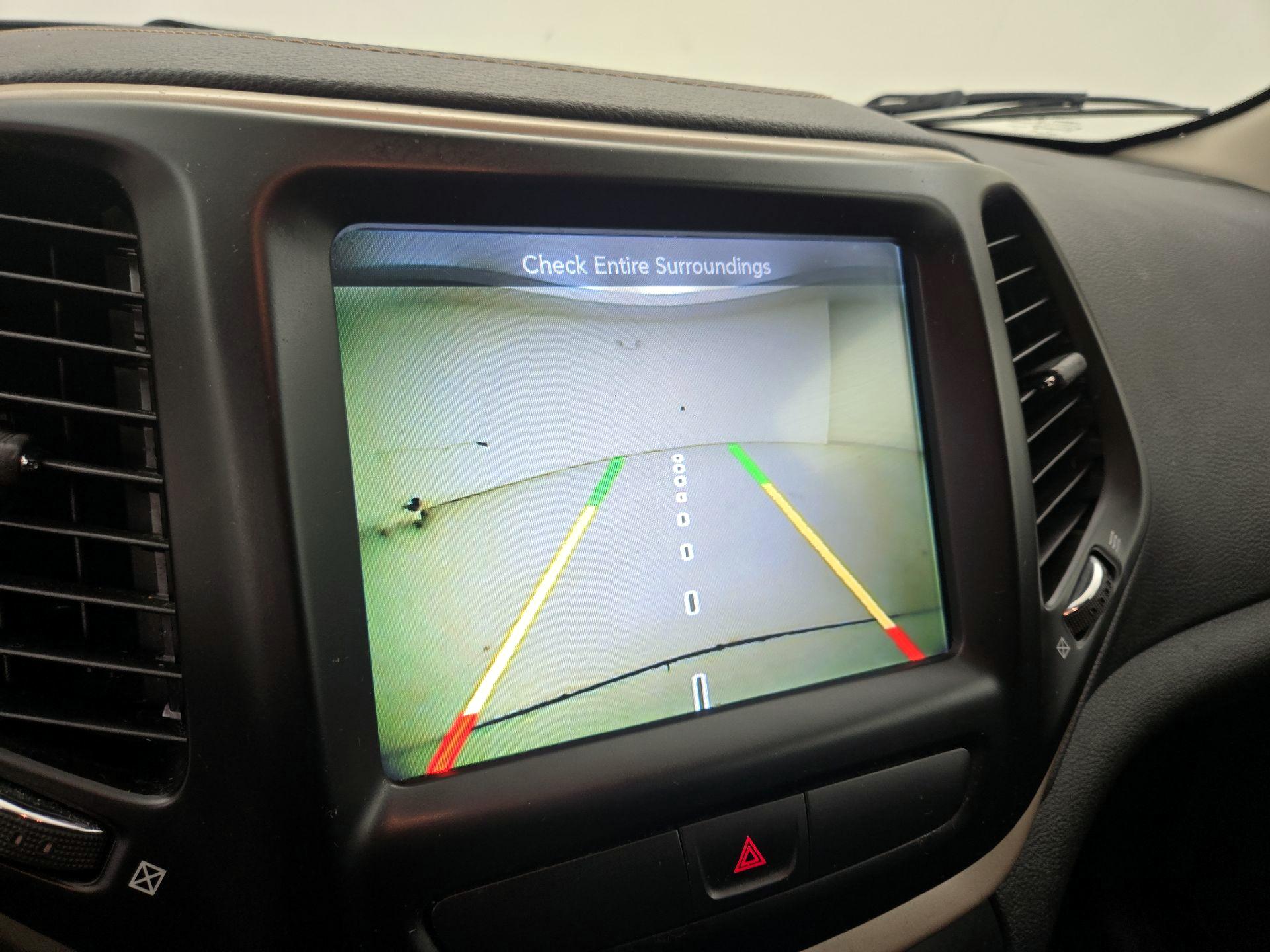 Thumbnail: 2017 Jeep Cherokee - 14