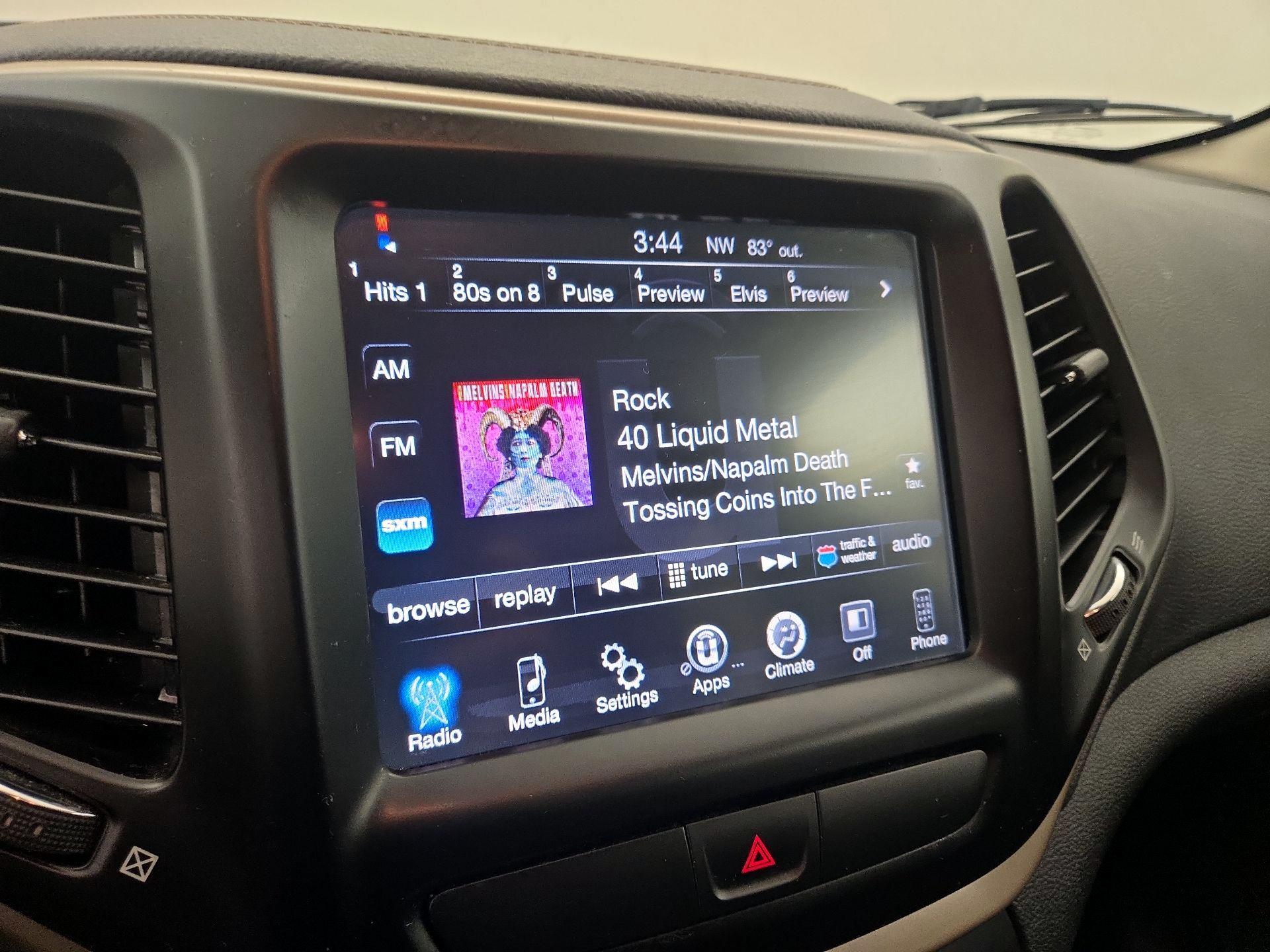 Thumbnail: 2017 Jeep Cherokee - 15