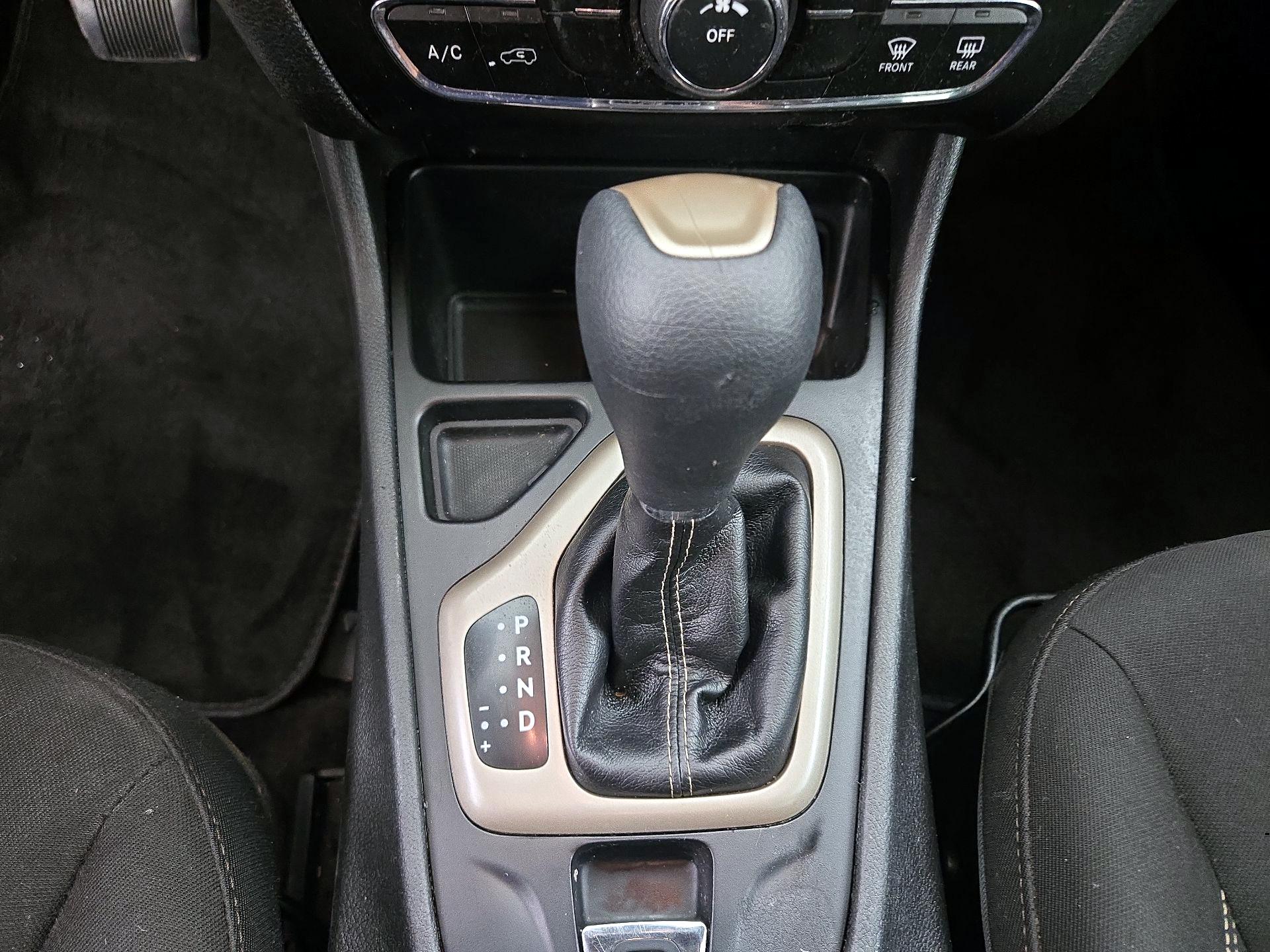 Thumbnail: 2017 Jeep Cherokee - 17