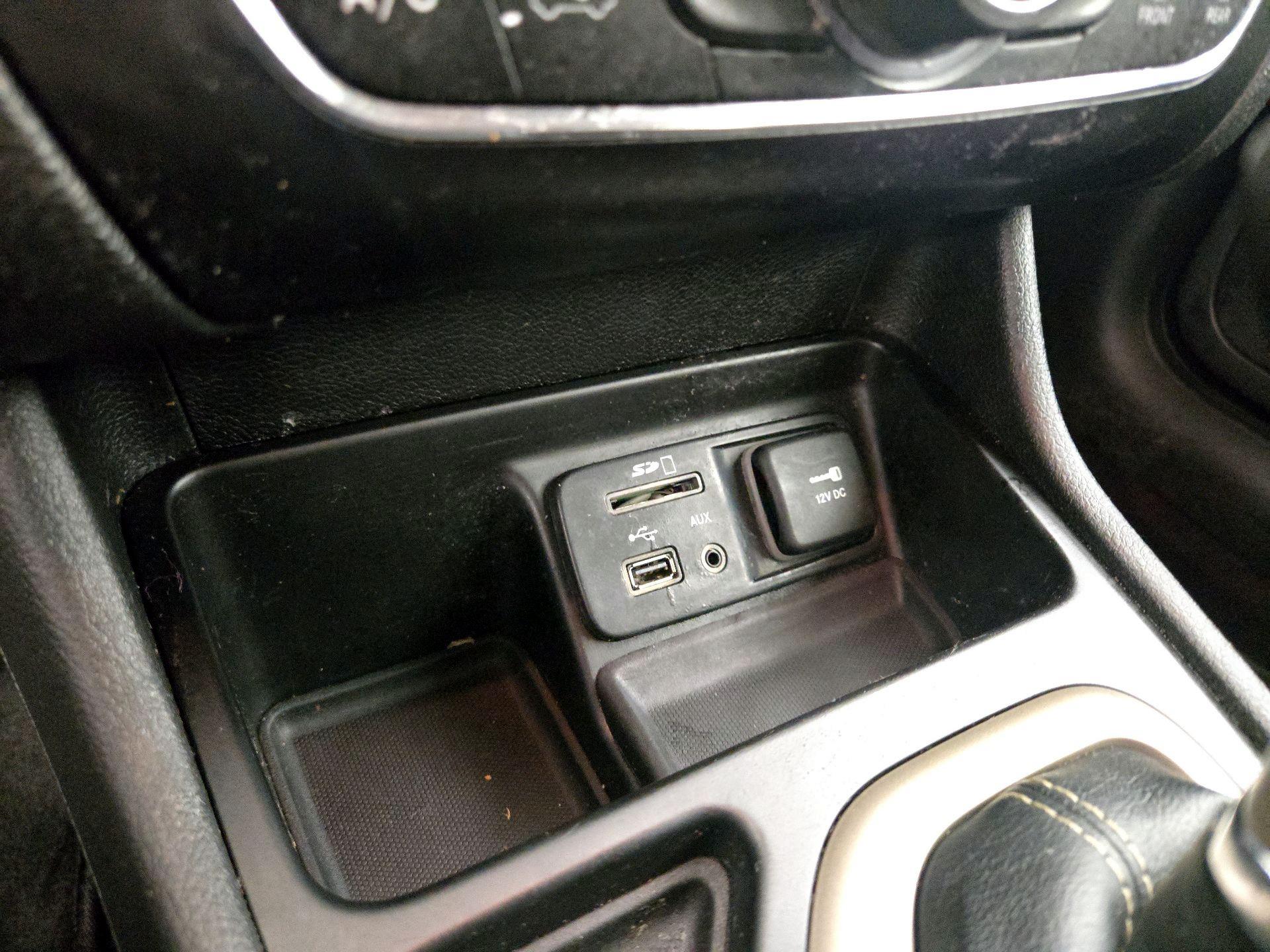 Thumbnail: 2017 Jeep Cherokee - 18