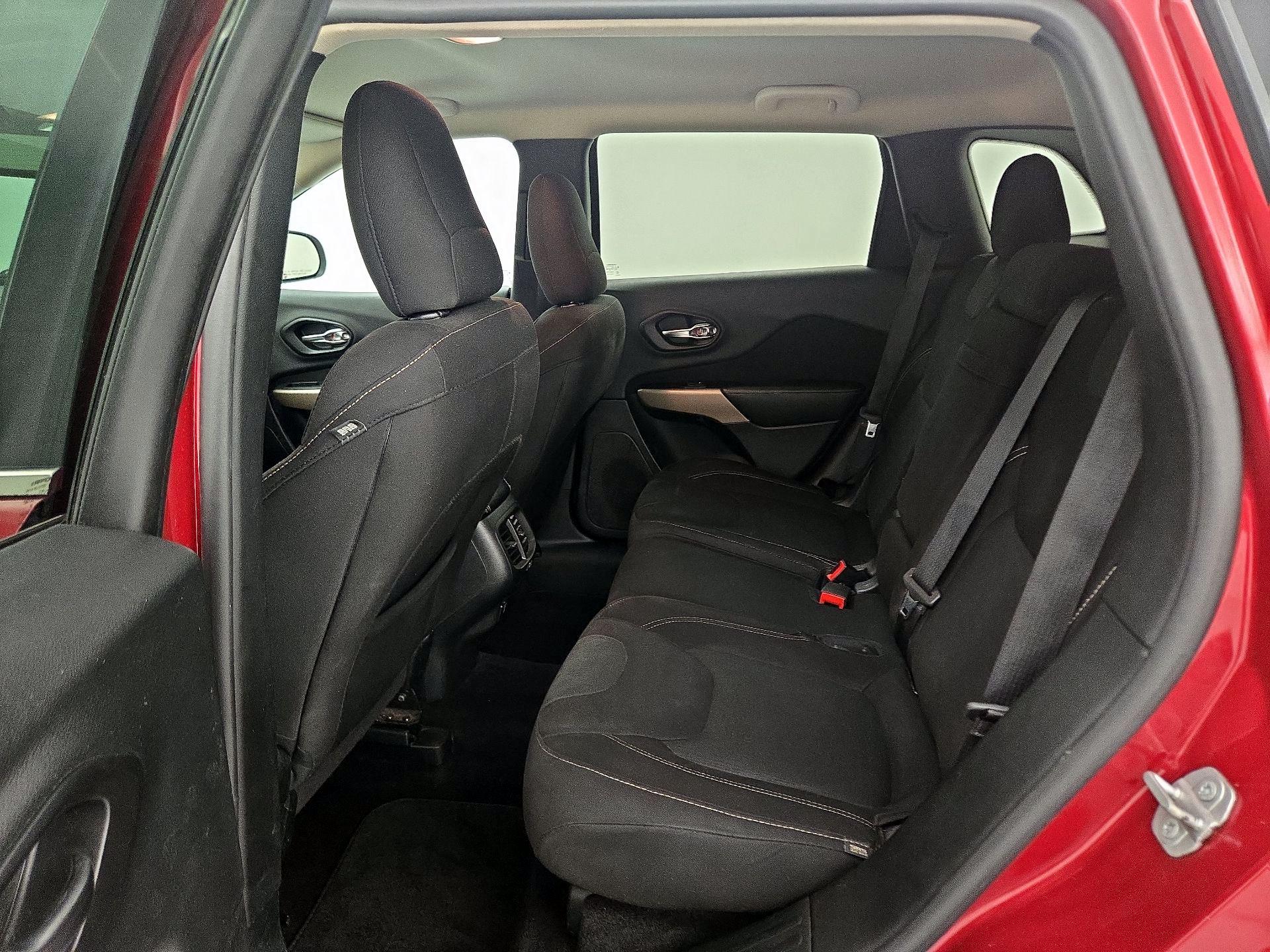 Thumbnail: 2017 Jeep Cherokee - 19