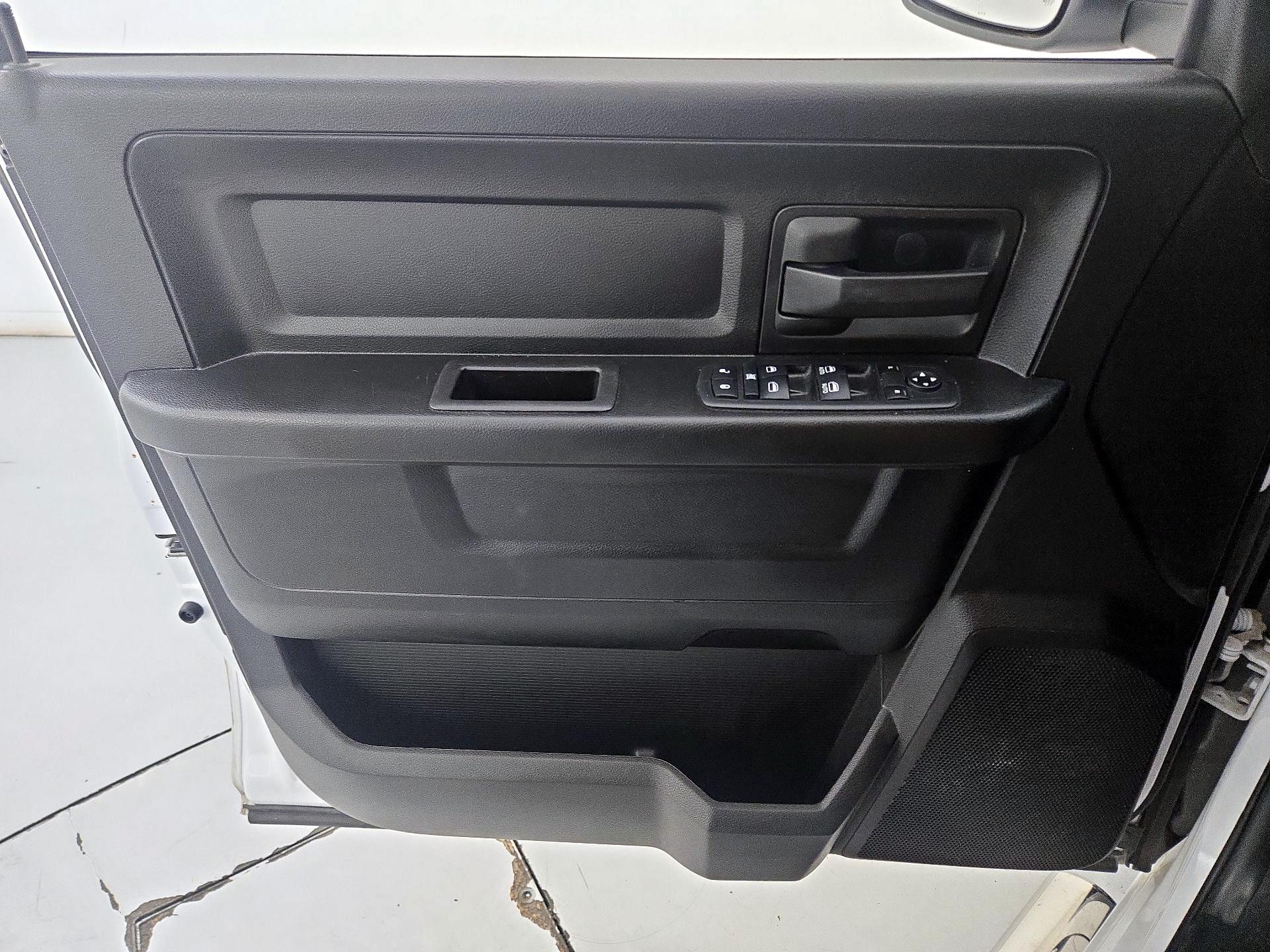 Thumbnail: 2019 RAM 1500 Classic - 12