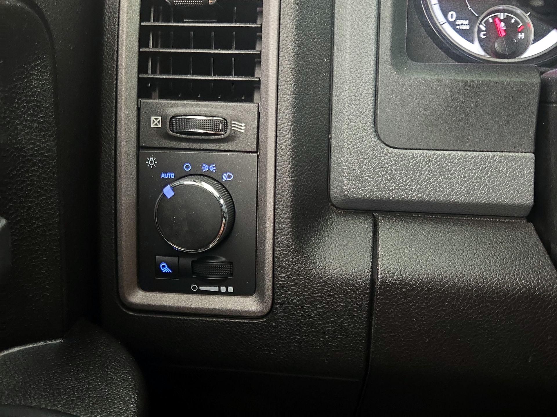 Thumbnail: 2019 RAM 1500 Classic - 13