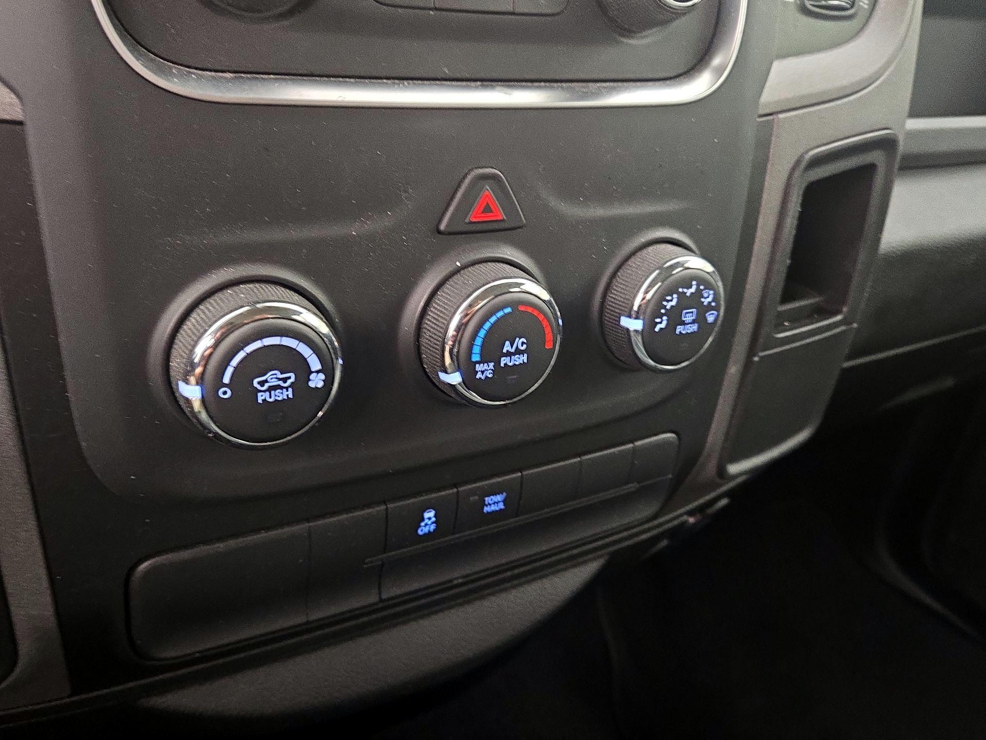 Thumbnail: 2019 RAM 1500 Classic - 16