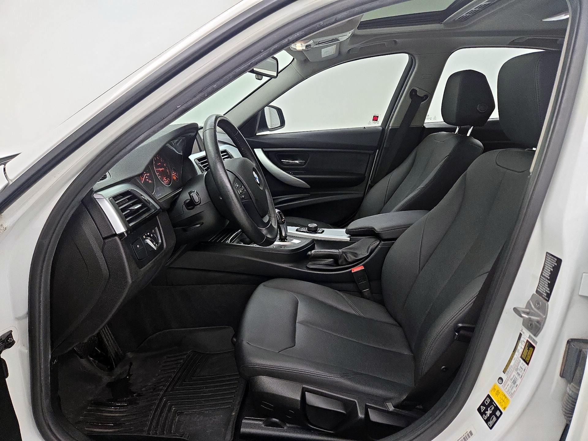 Thumbnail: 2017 BMW 3 Series - 11