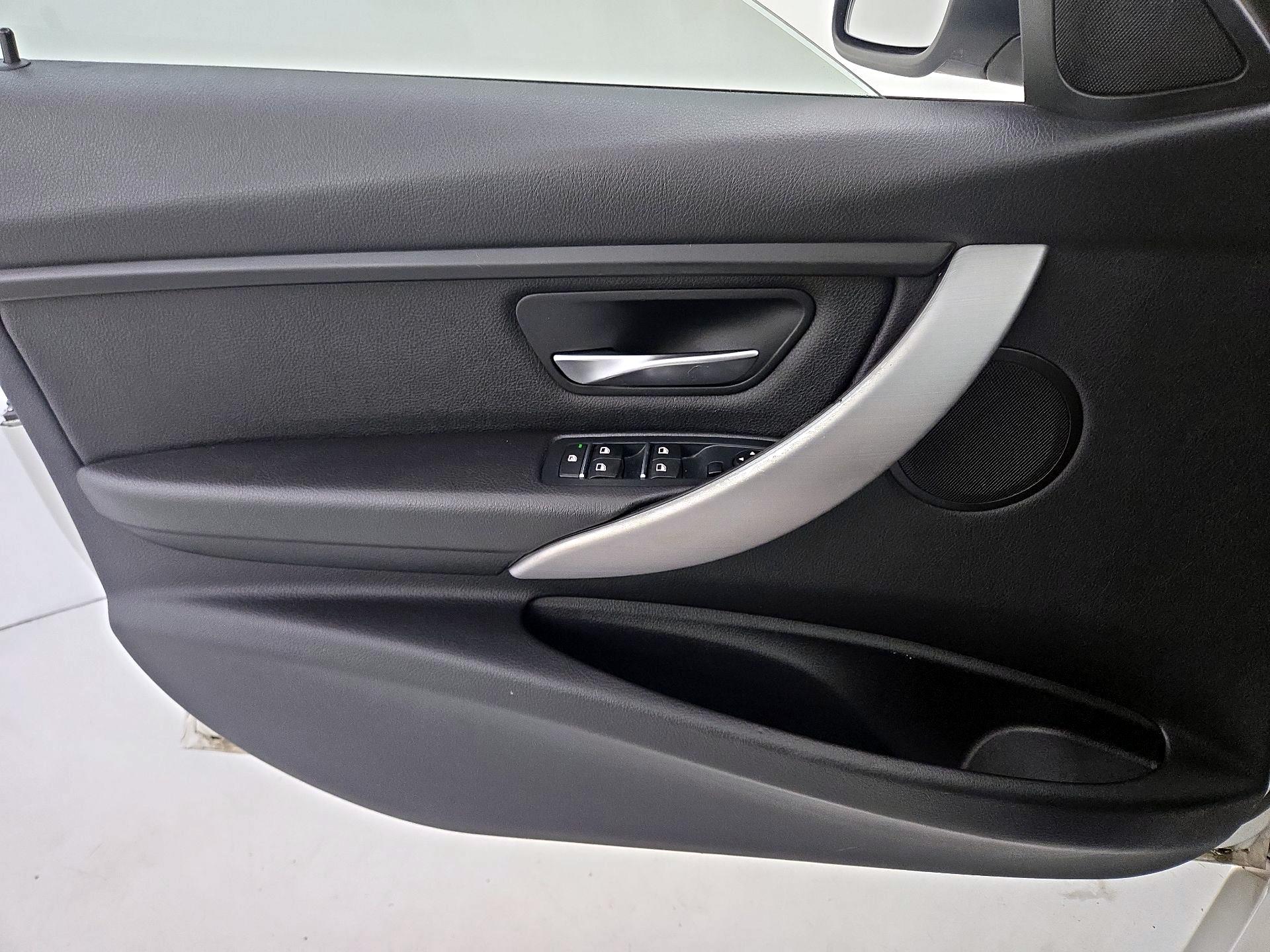 Thumbnail: 2017 BMW 3 Series - 12