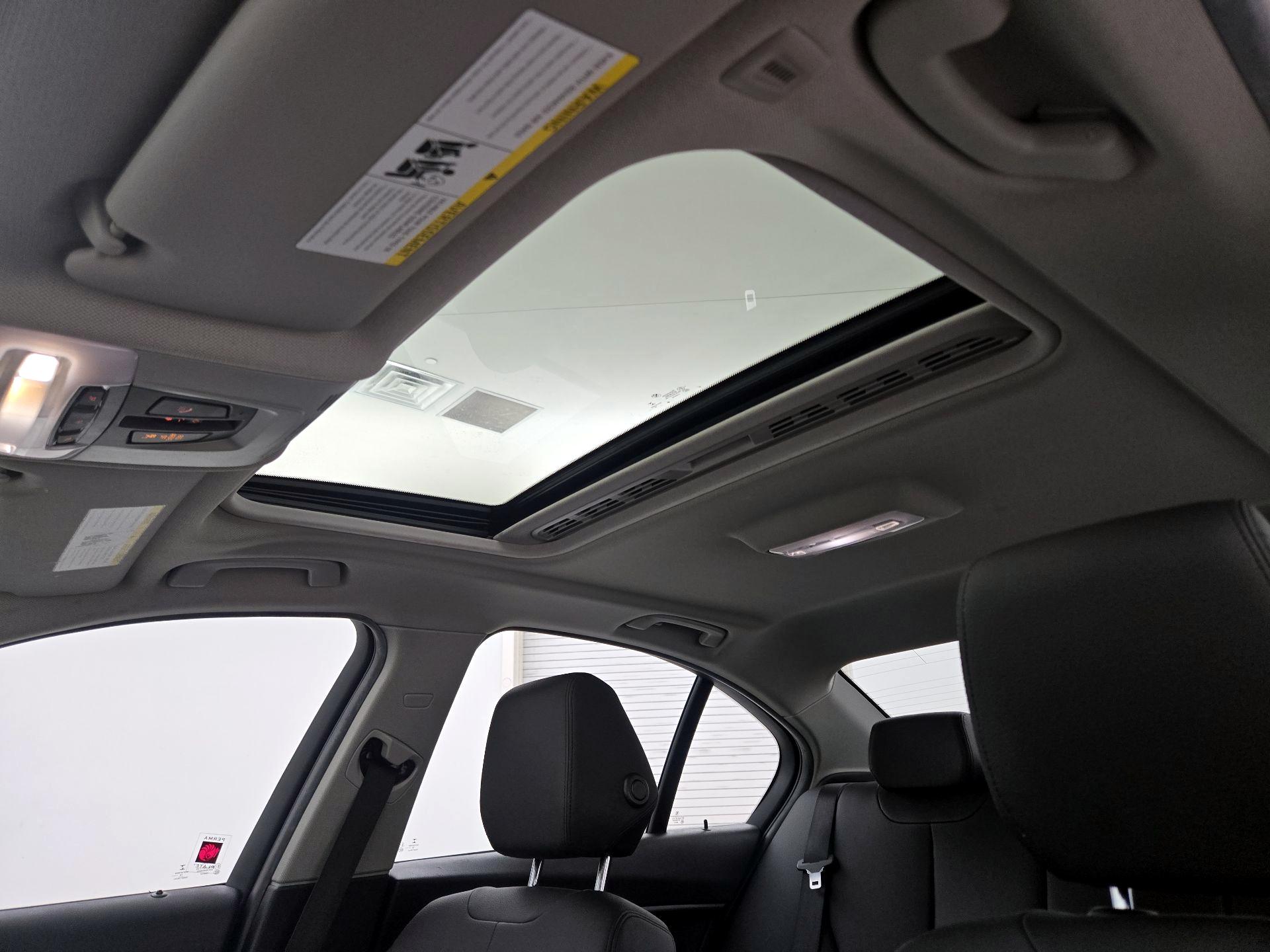 Thumbnail: 2017 BMW 3 Series - 19