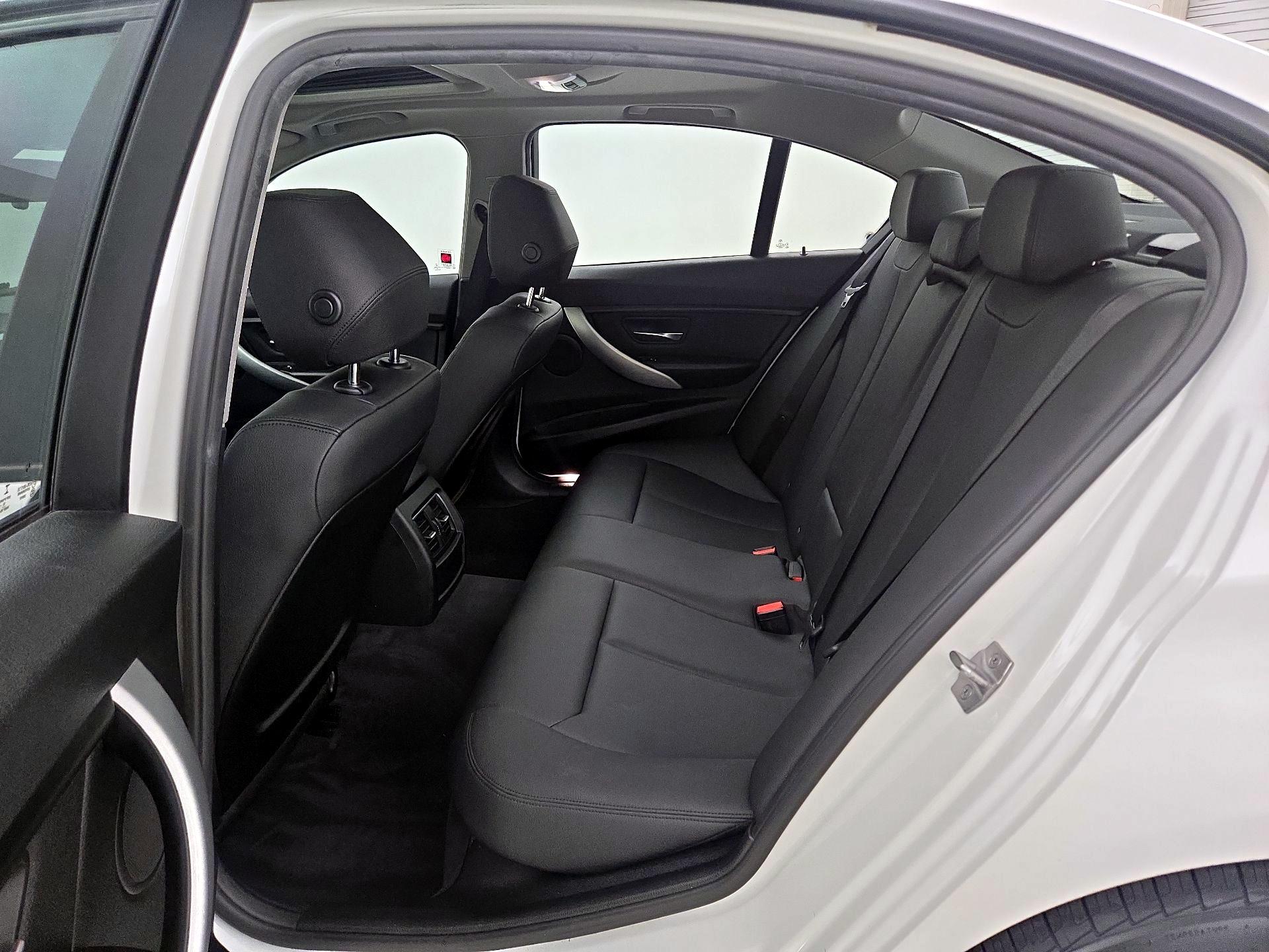 Thumbnail: 2017 BMW 3 Series - 20