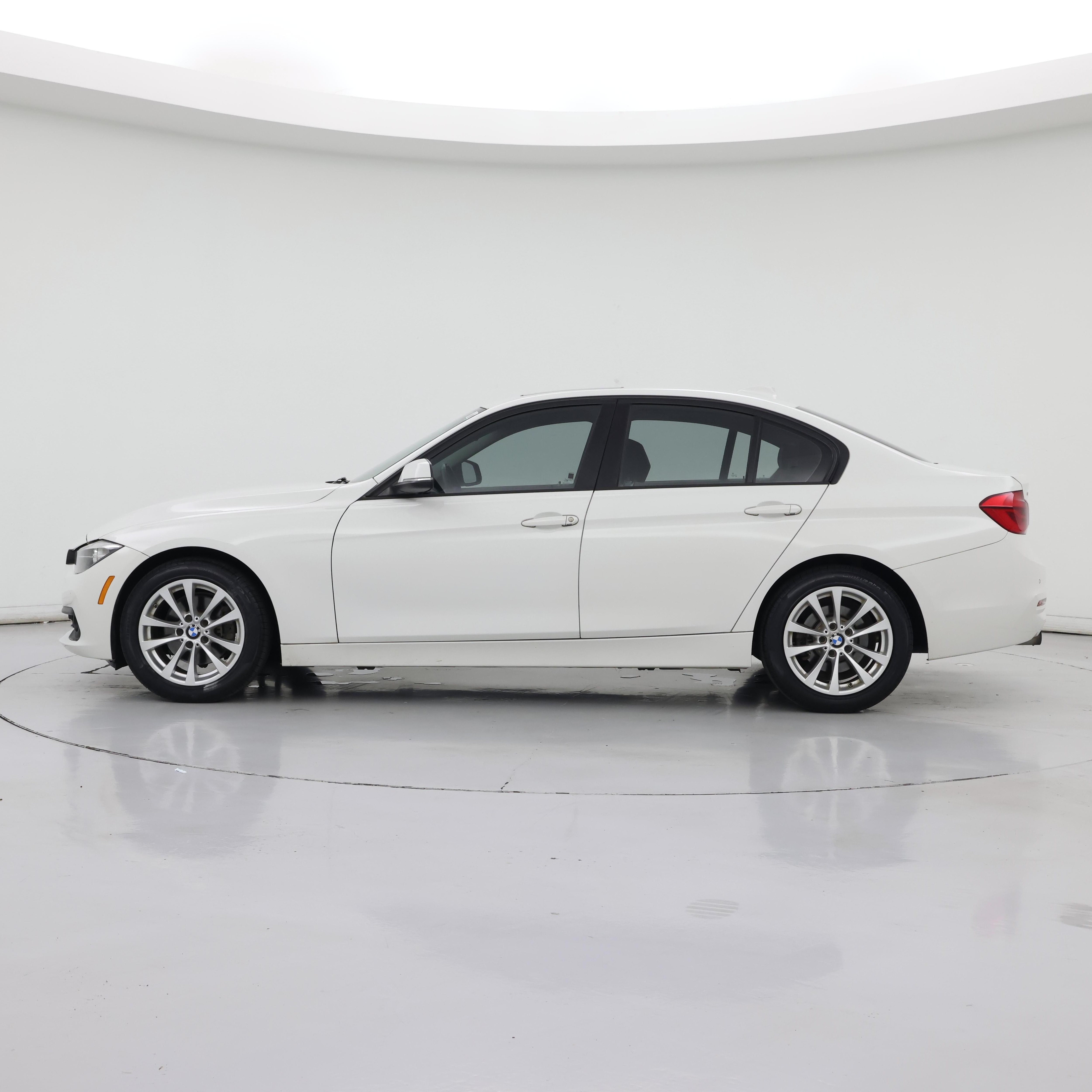 Thumbnail: 2017 BMW 3 Series - 3