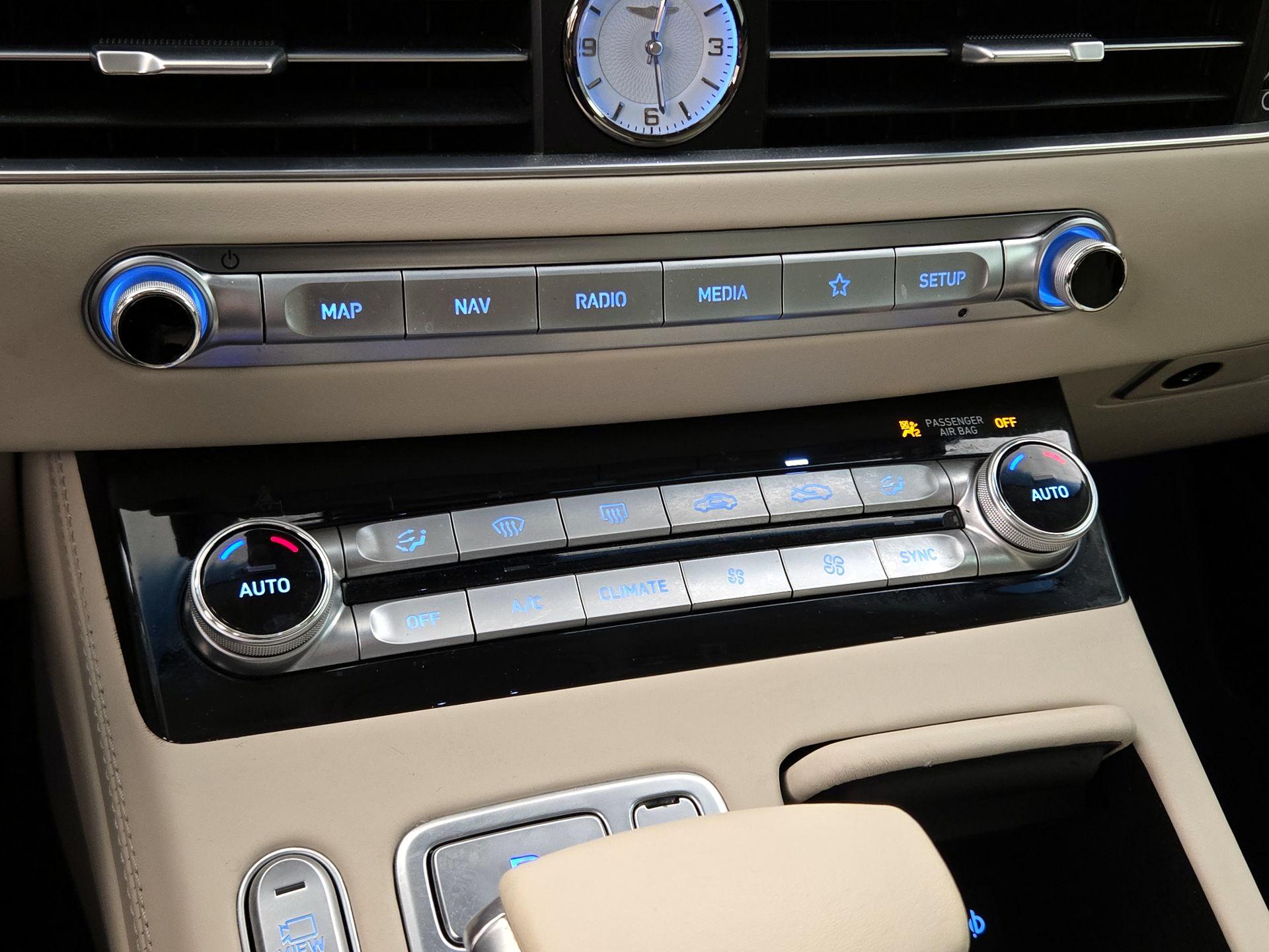 Thumbnail: 2022 Genesis G90 - 17