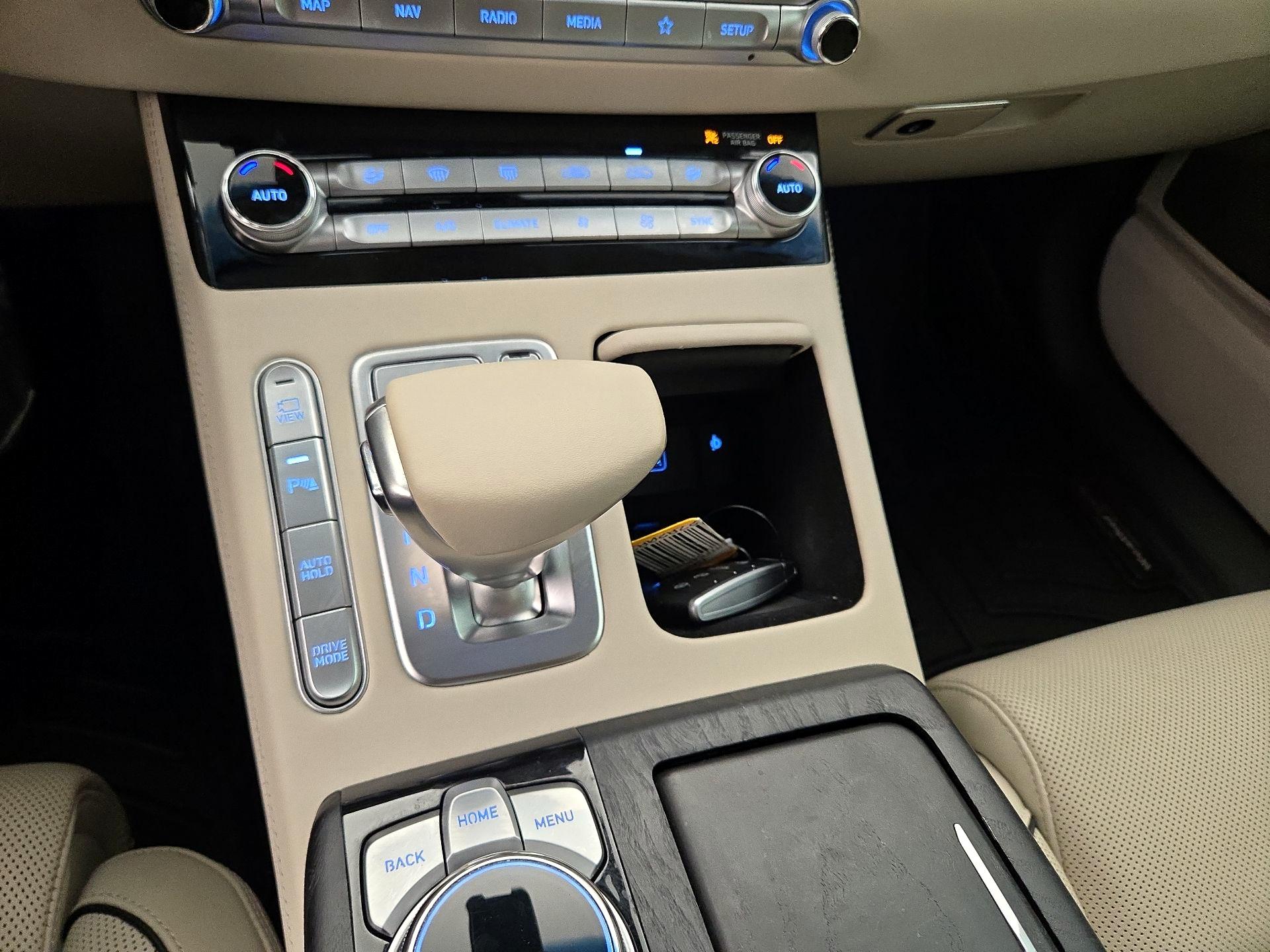 Thumbnail: 2022 Genesis G90 - 18