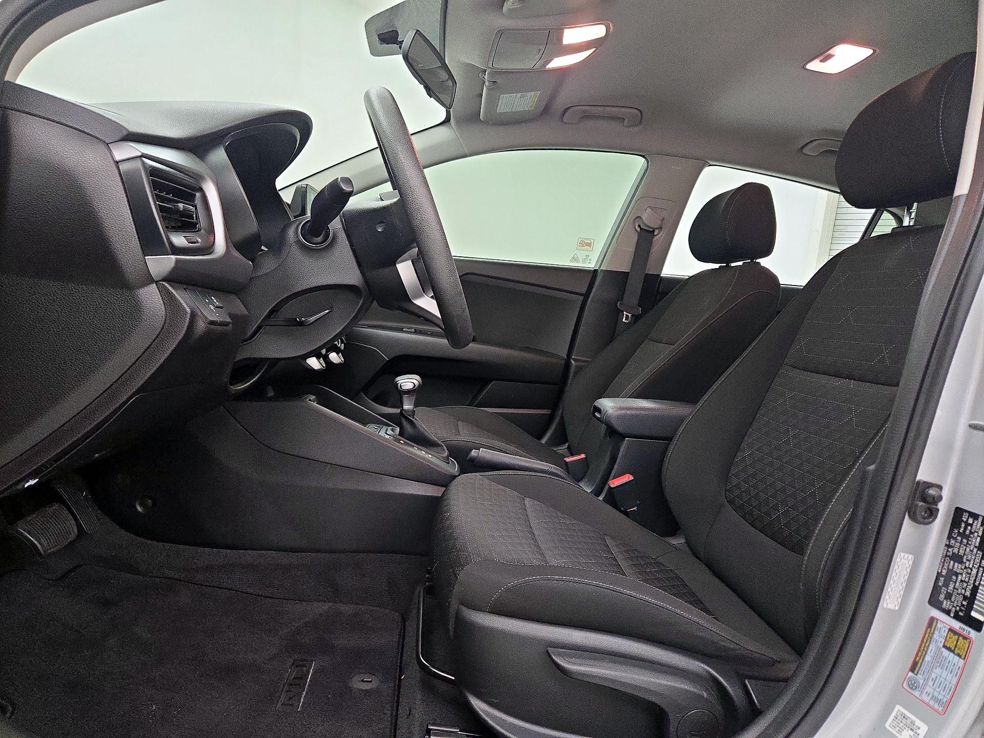 Thumbnail: 2021 Kia Rio - 11